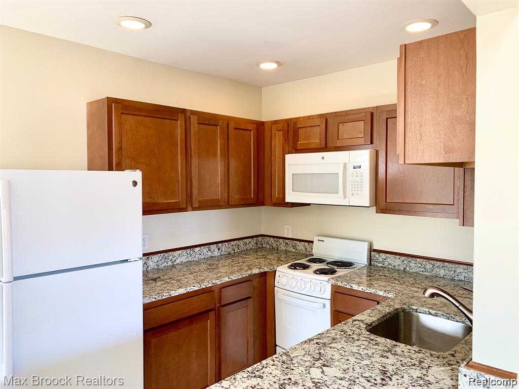 156 N Worth Street Property Photo 13