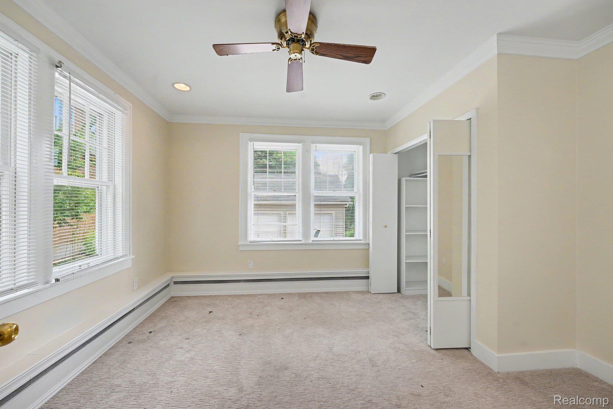 156 N Worth Street Property Photo 17