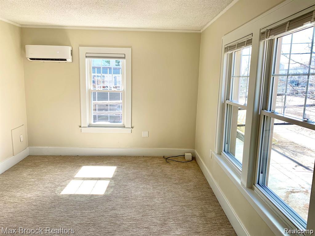 156 N Worth Street Property Photo 18