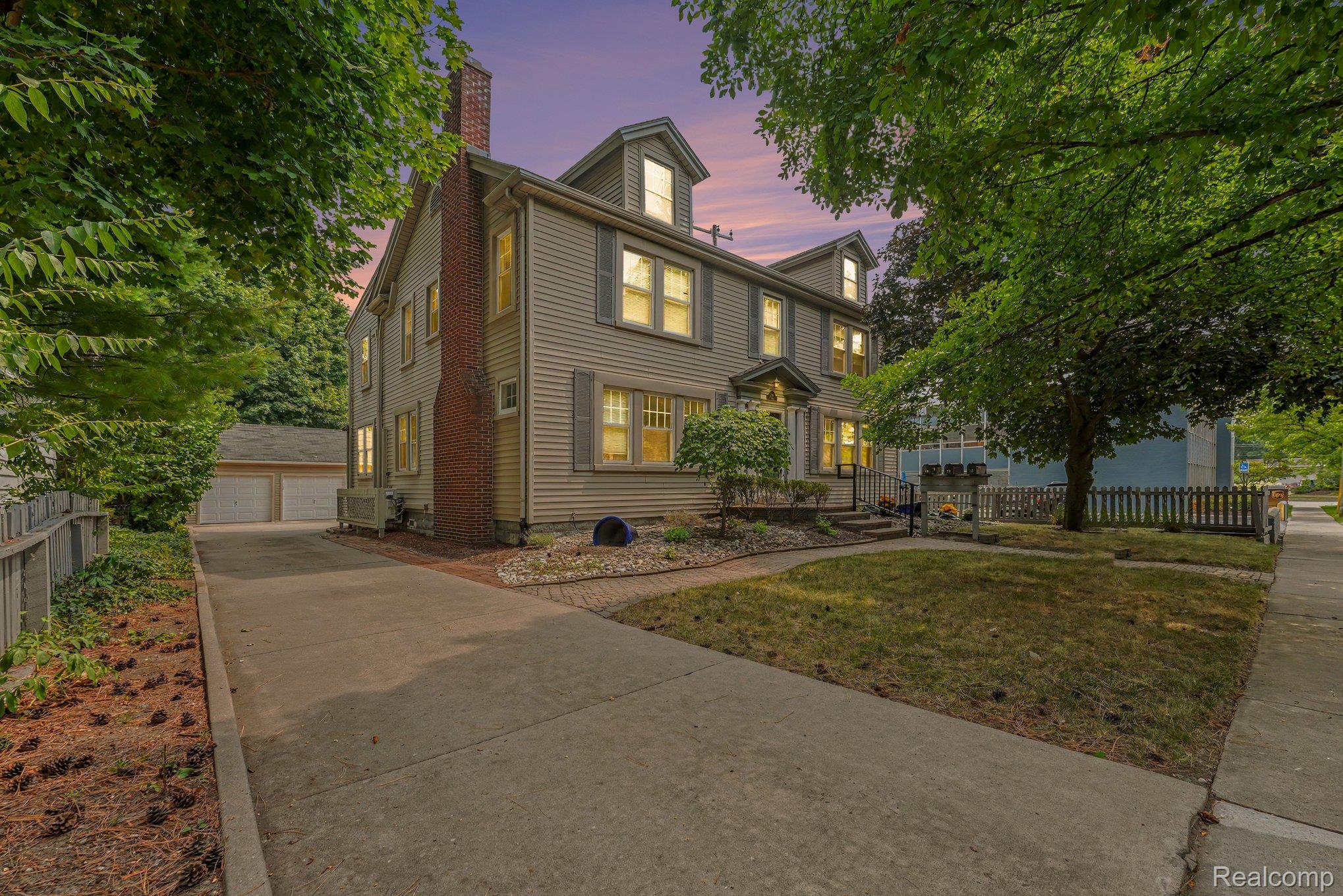 156 N Worth Street Property Photo 32