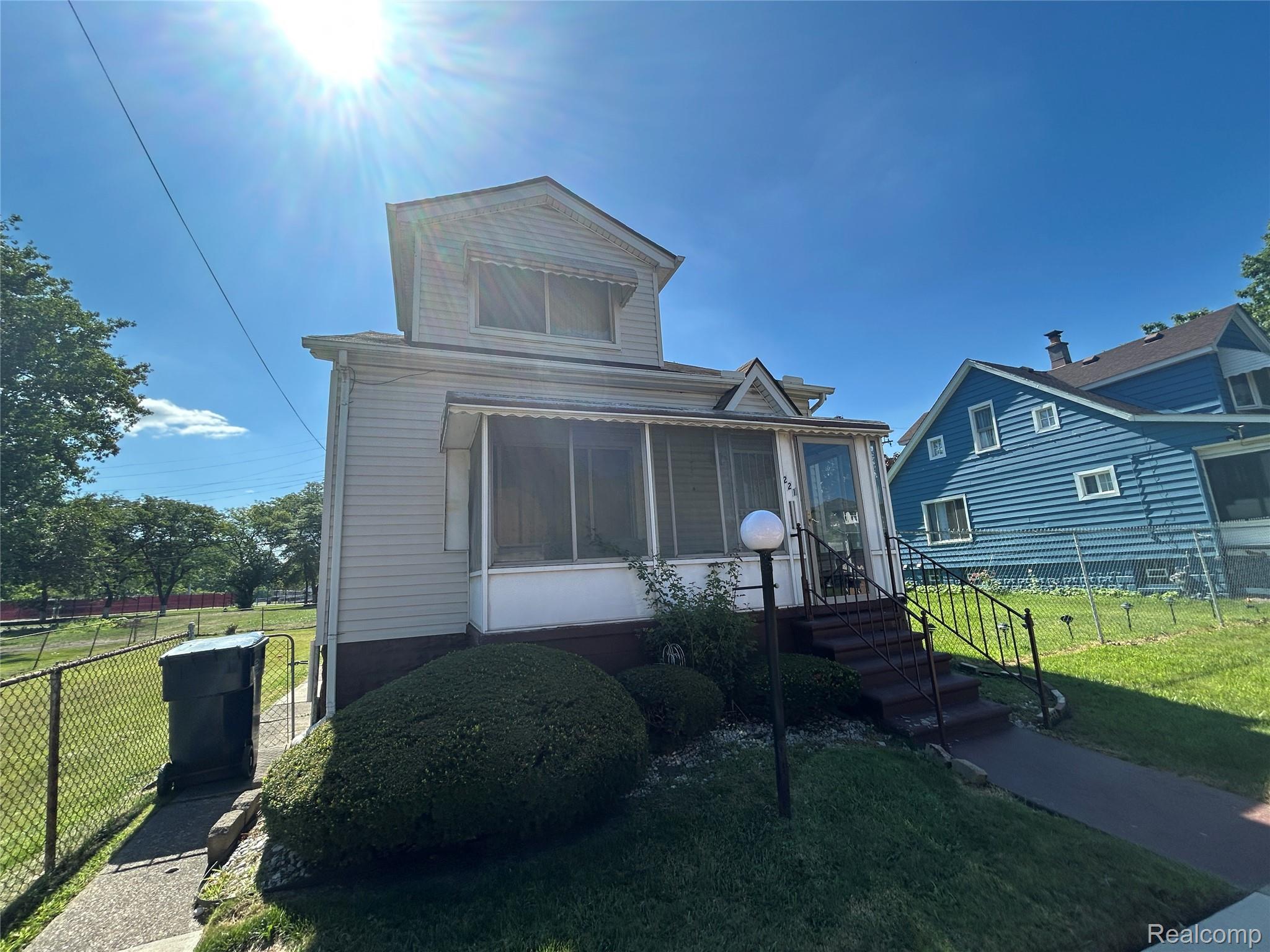 221 Campbell Street Property Photo 1