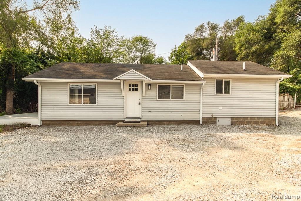 2510 Lakeside Drive Property Photo 2