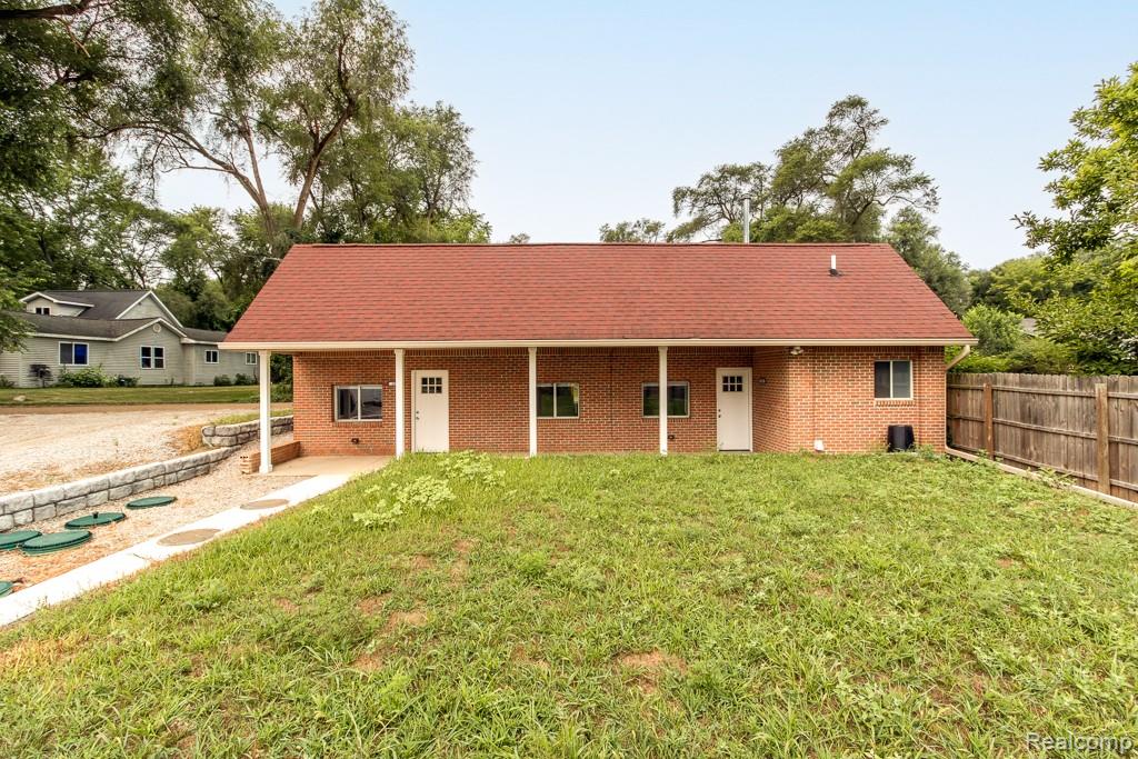 2510 Lakeside Drive Property Photo 3