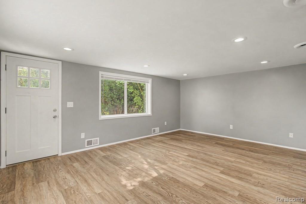 2510 Lakeside Drive Property Photo 4