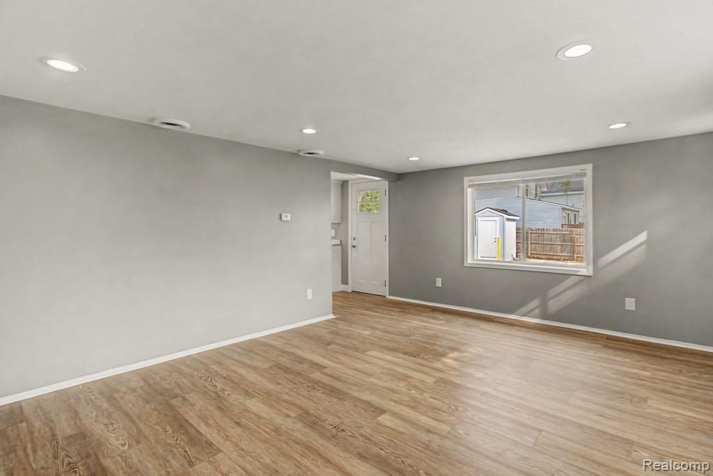 2510 Lakeside Drive Property Photo 6