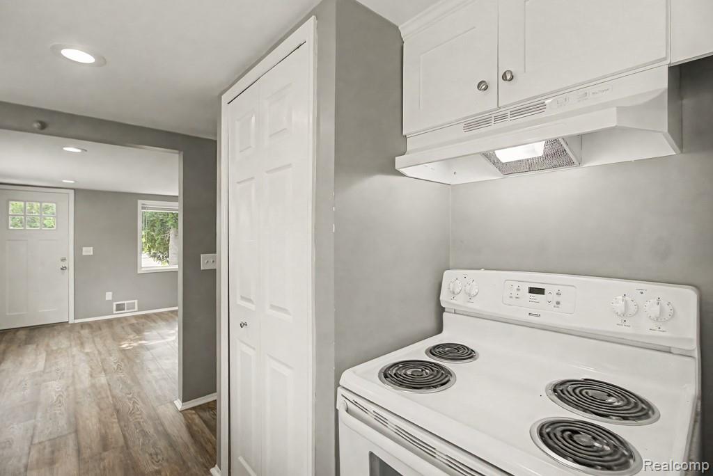 2510 Lakeside Drive Property Photo 10