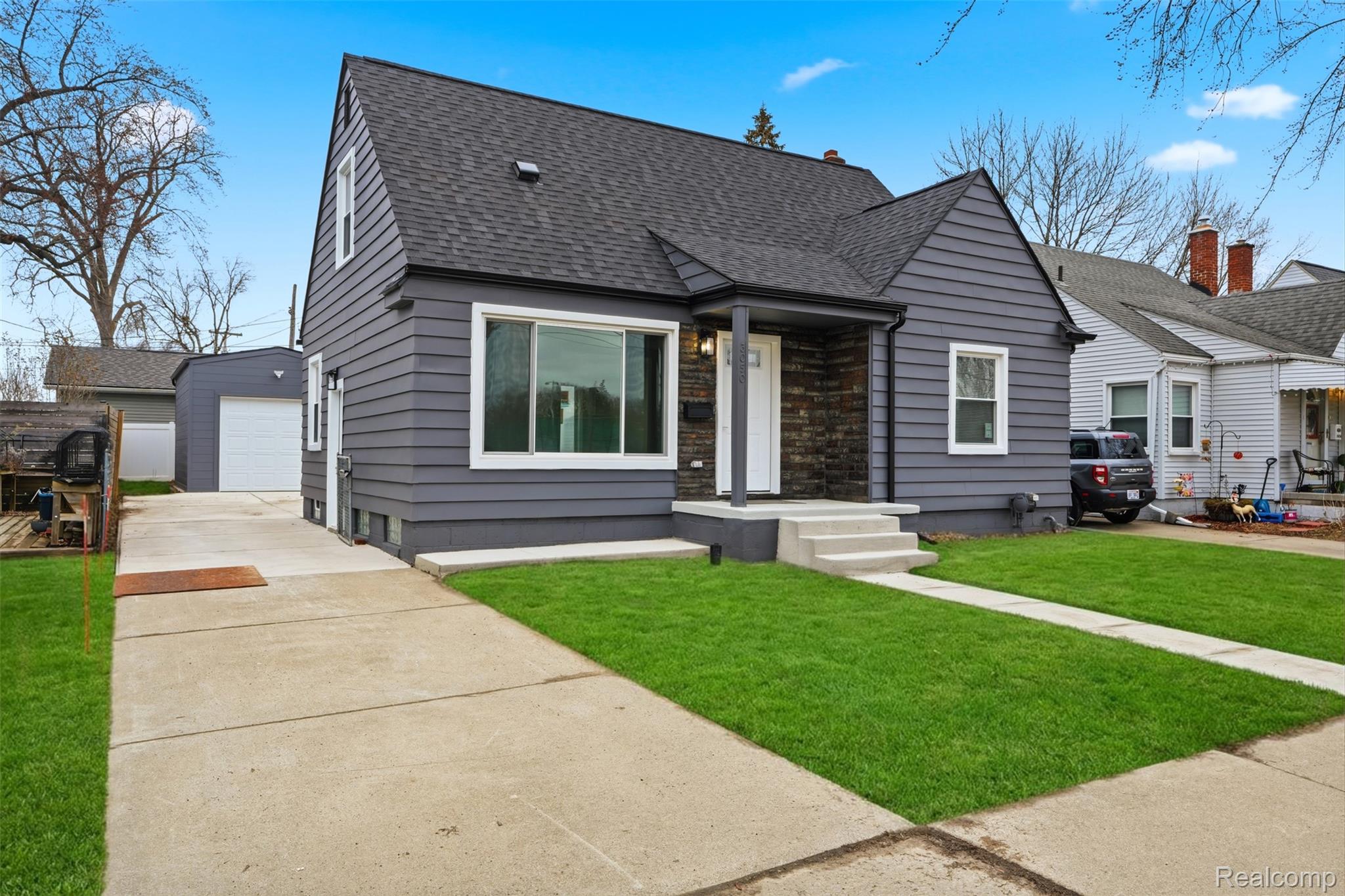 3050 Catalpa Drive Property Photo 1
