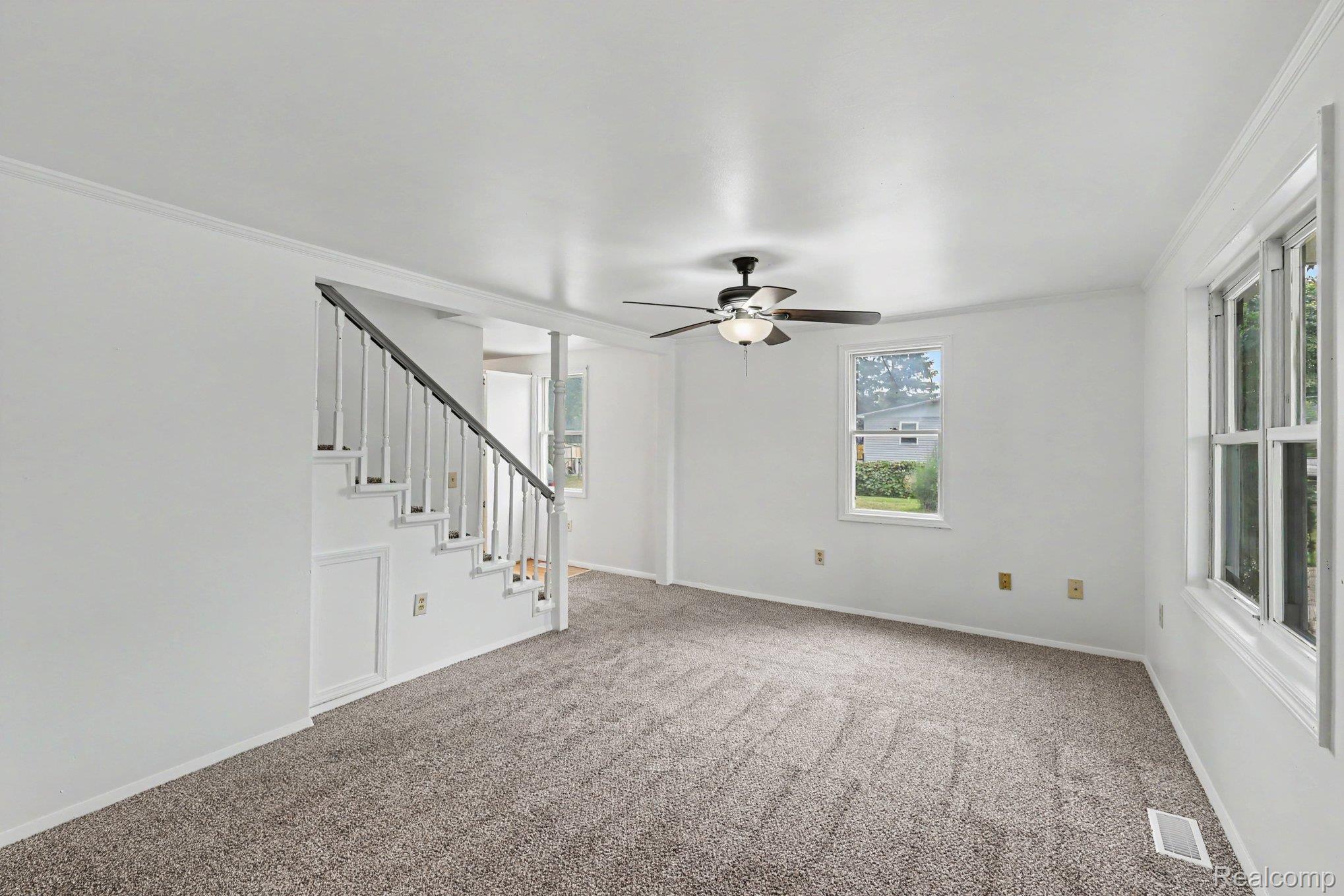 5246 Dania Street Property Photo 4