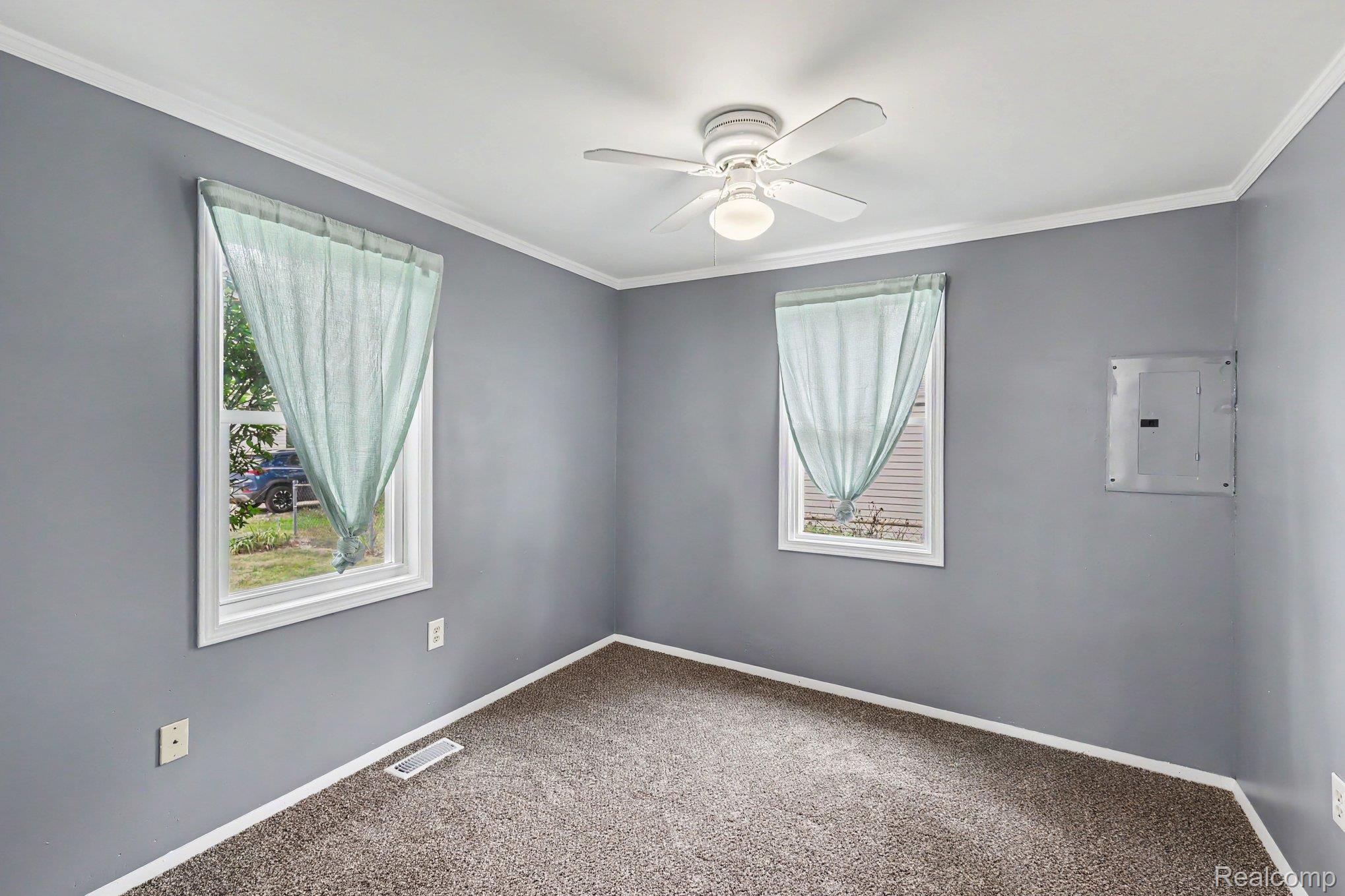 5246 Dania Street Property Photo 7