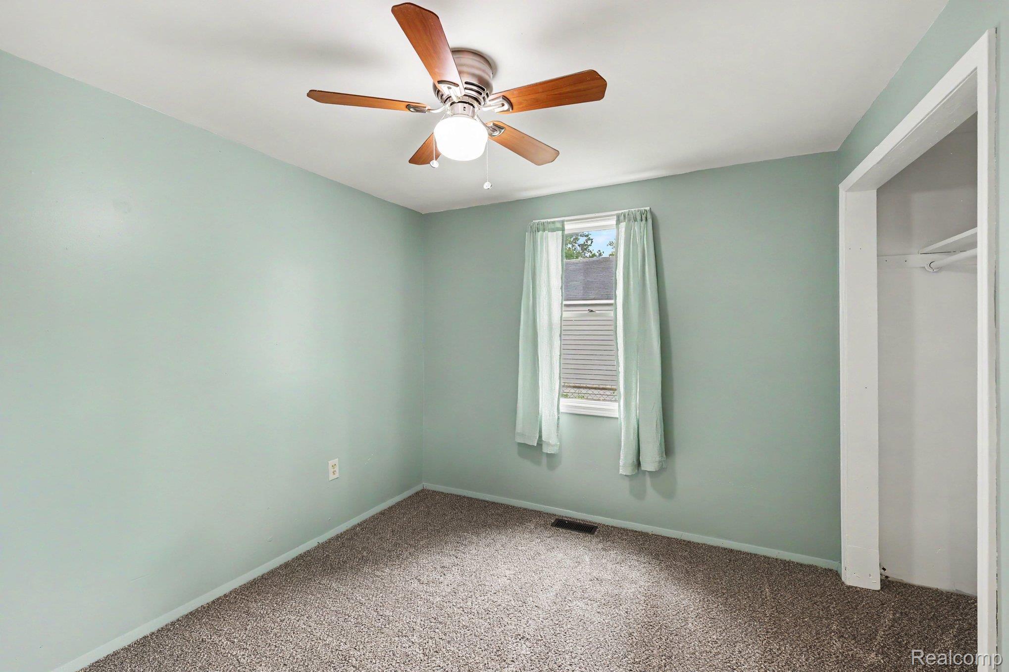 5246 Dania Street Property Photo 19