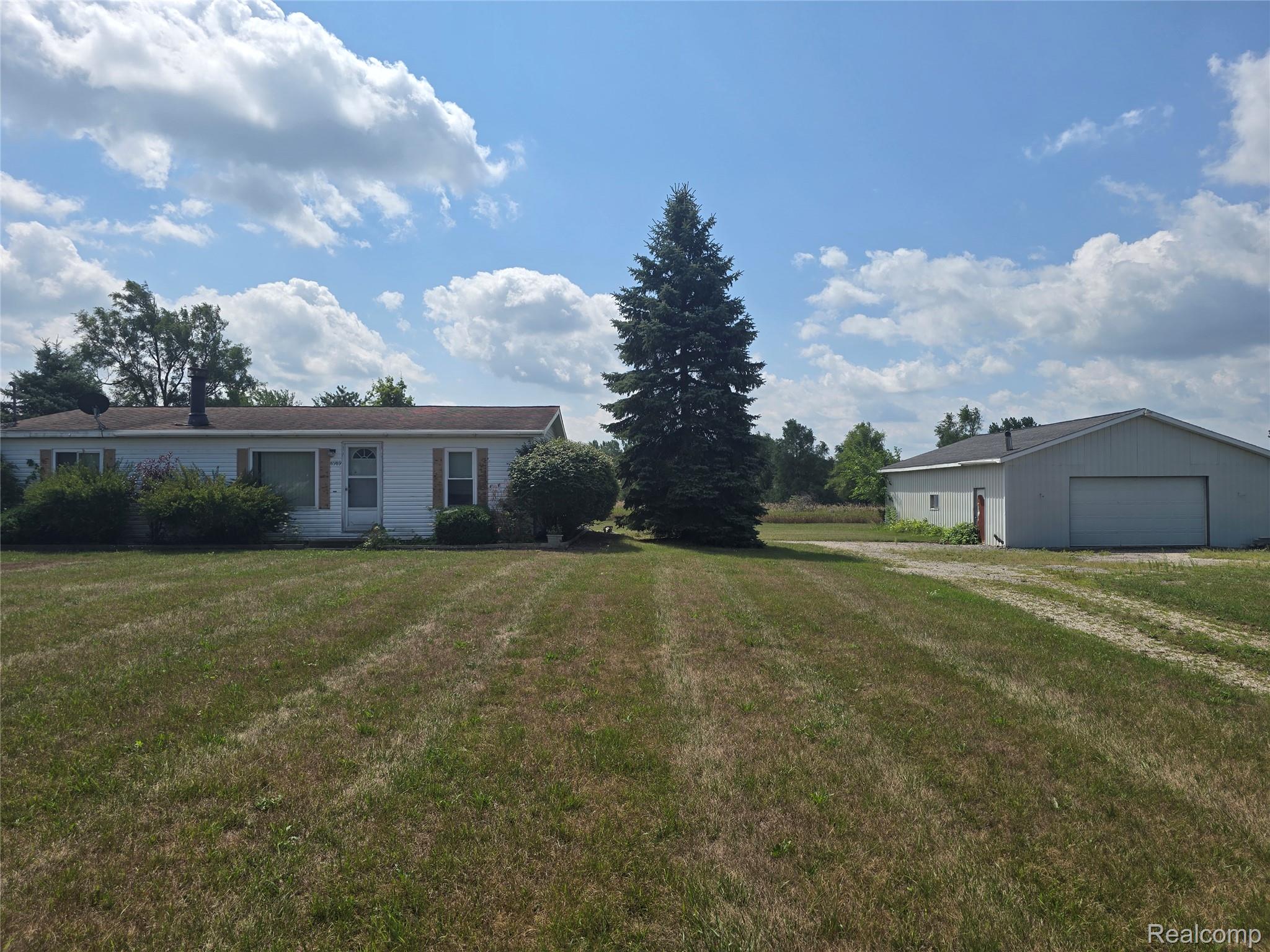 8989 Simpson Road Property Photo 1