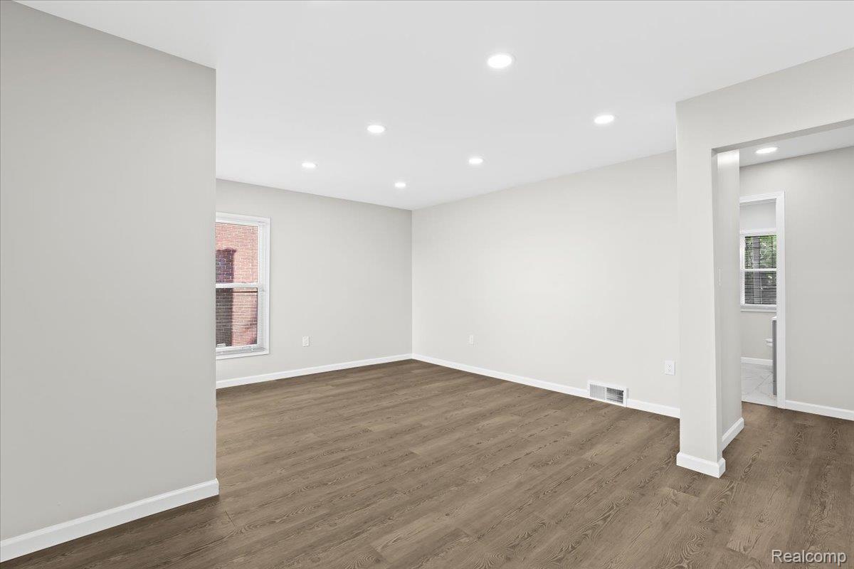 15100 Hubbell Street Property Photo 3