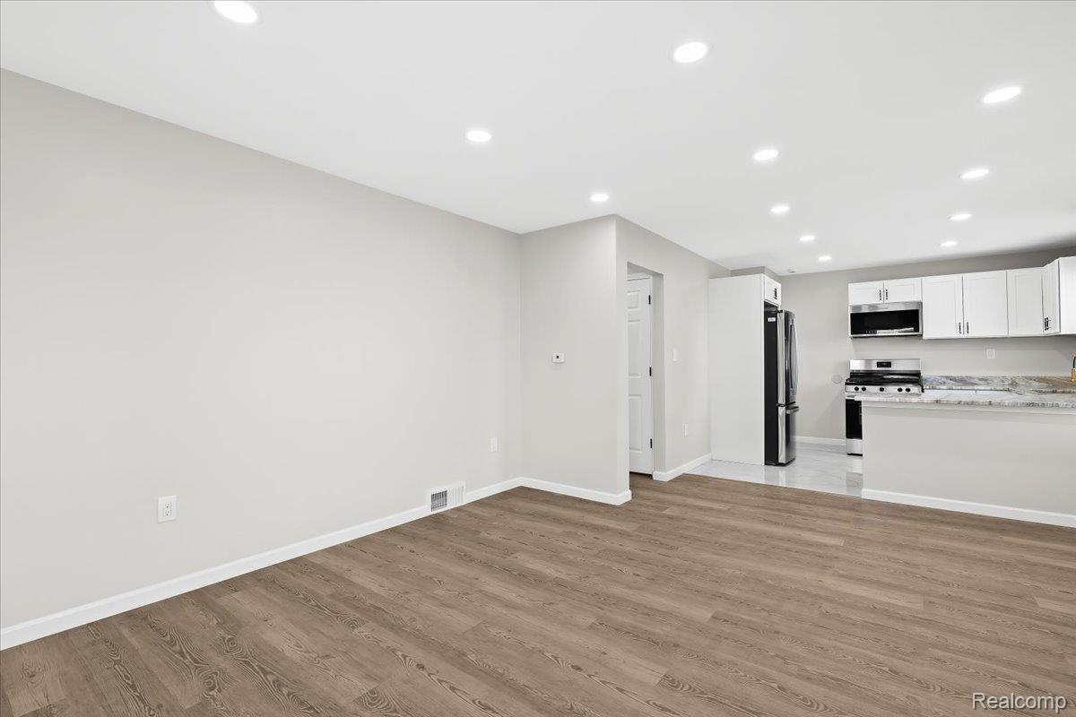 15100 Hubbell Street Property Photo 4