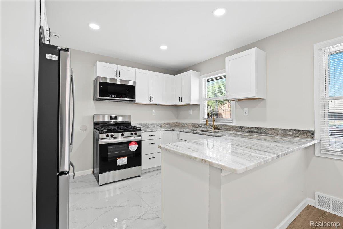 15100 Hubbell Street Property Photo 7