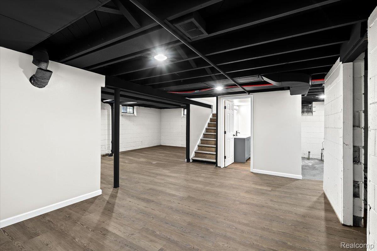15100 Hubbell Street Property Photo 11