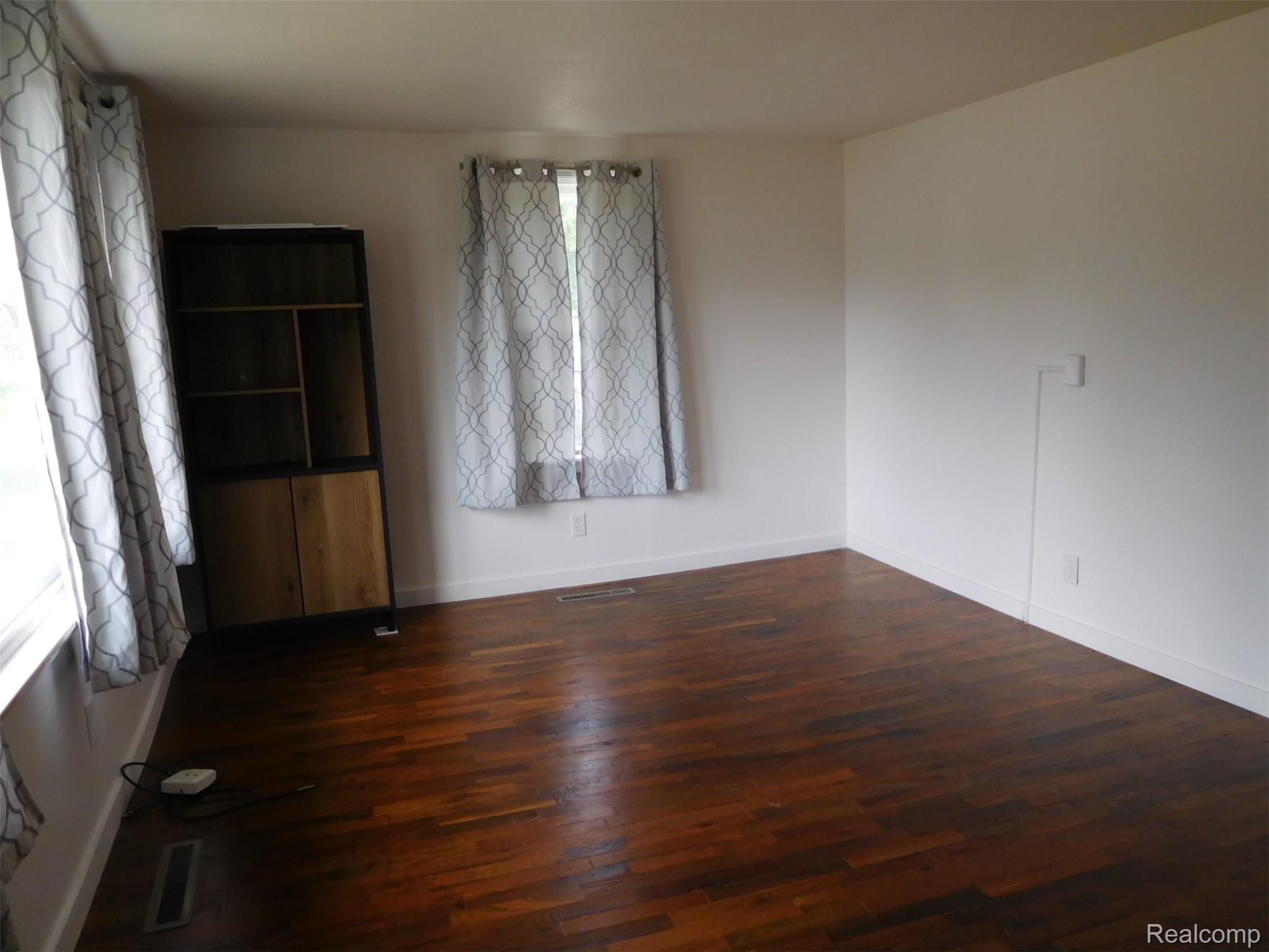 2043 Hillsdale Drive Property Photo 5