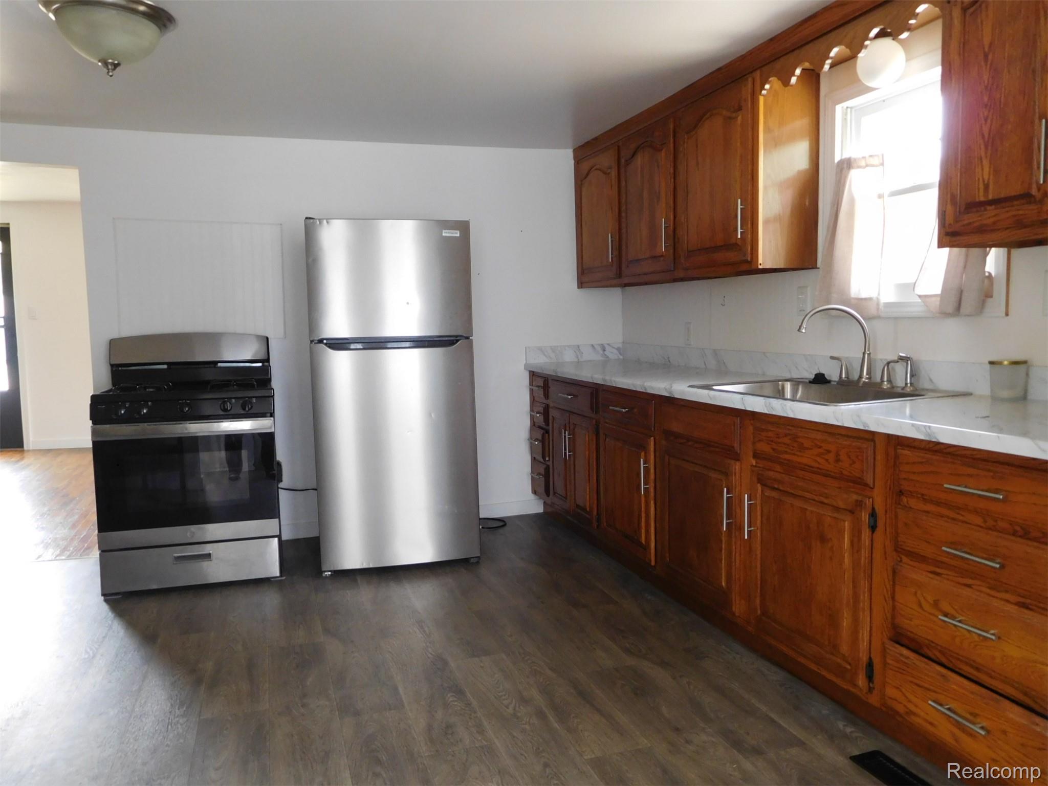 2043 Hillsdale Drive Property Photo 8