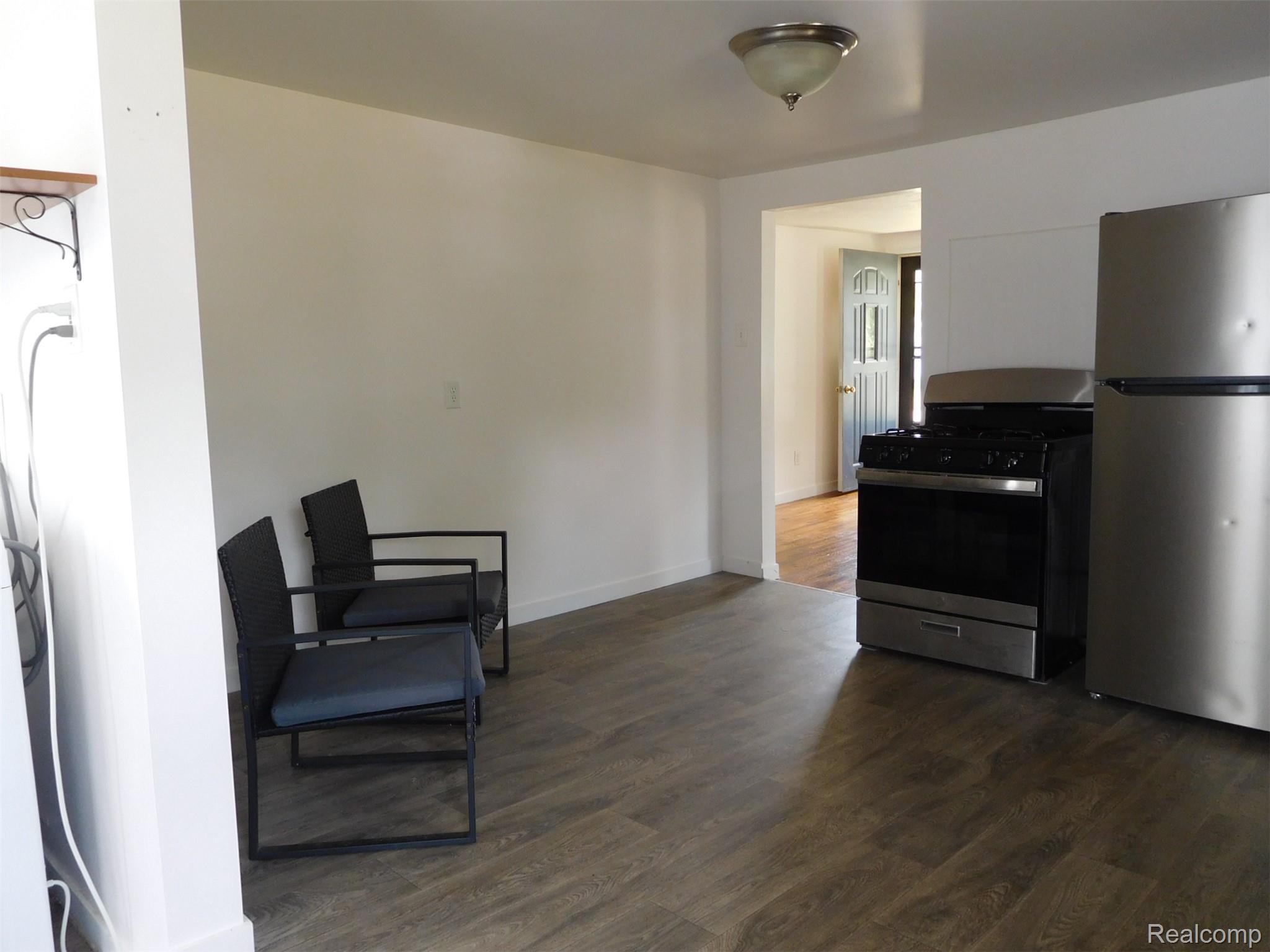 2043 Hillsdale Drive Property Photo 9
