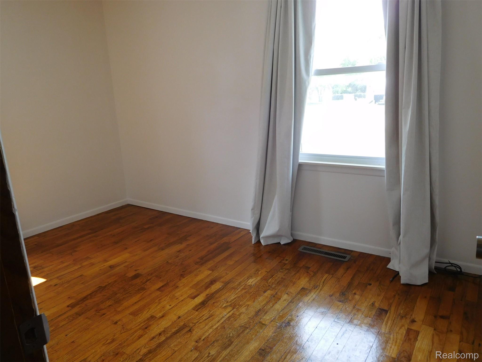 2043 Hillsdale Drive Property Photo 12