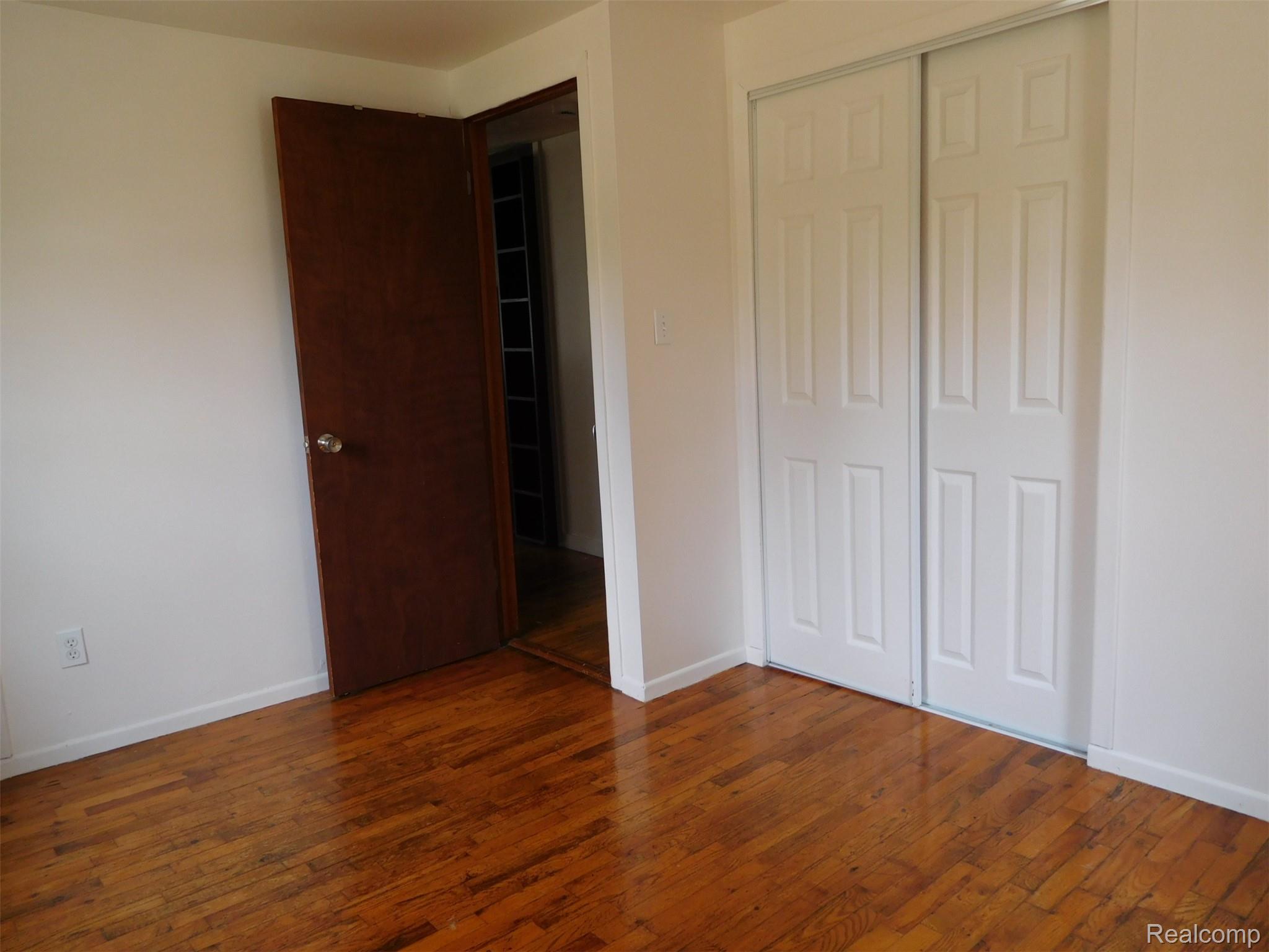 2043 Hillsdale Drive Property Photo 13