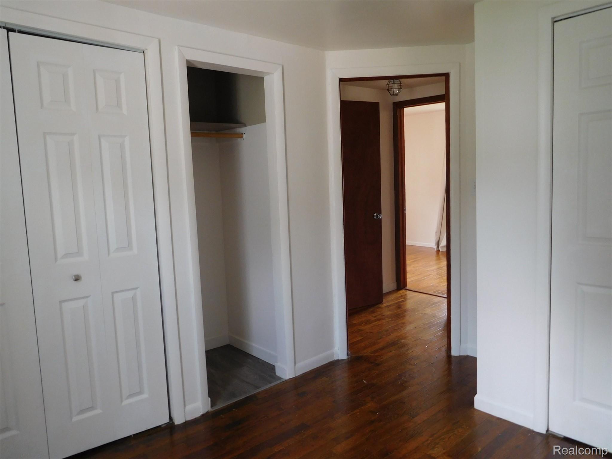 2043 Hillsdale Drive Property Photo 14