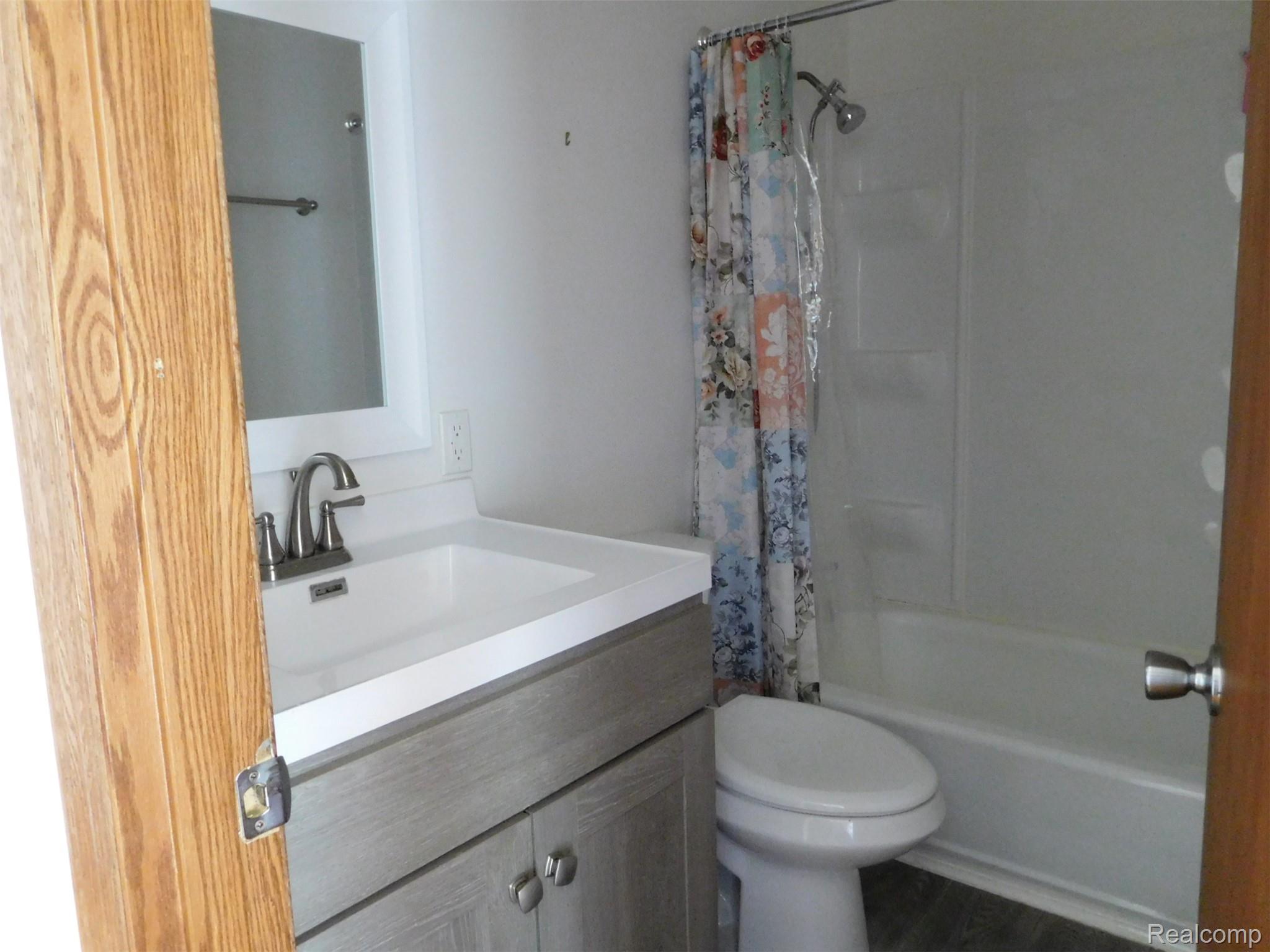 2043 Hillsdale Drive Property Photo 15