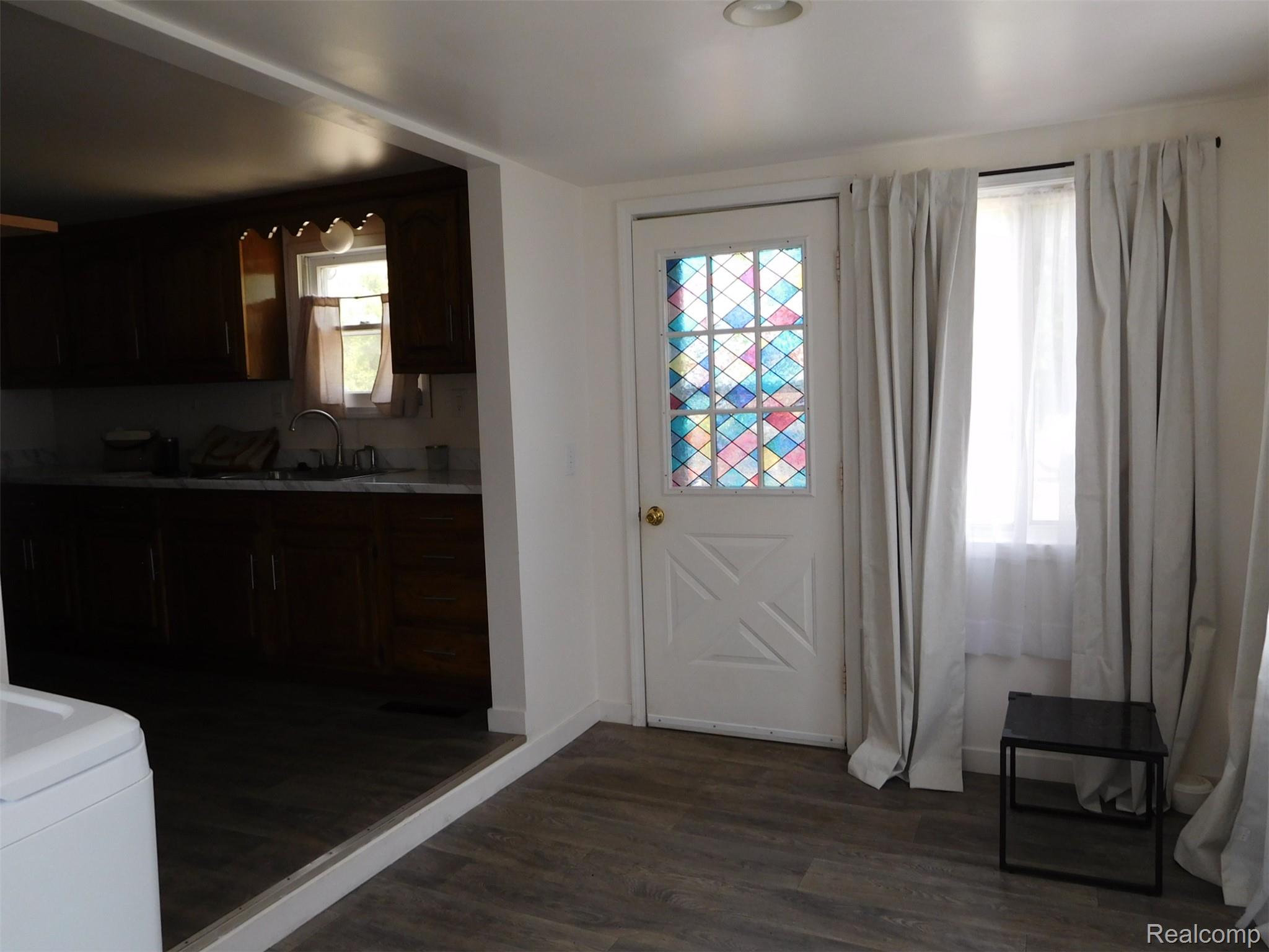 2043 Hillsdale Drive Property Photo 16