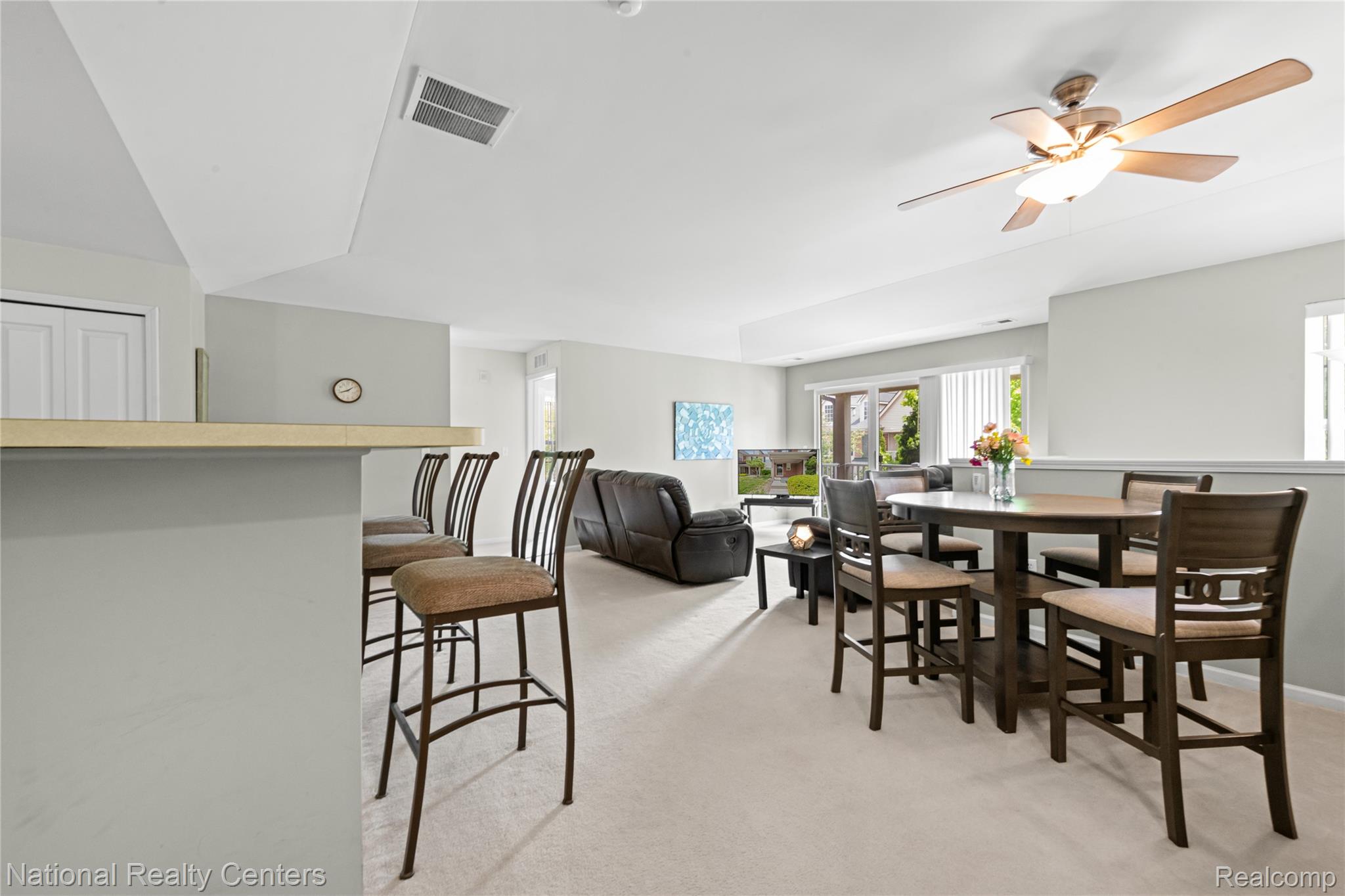 4048 Berkeley Avenue Property Photo 6