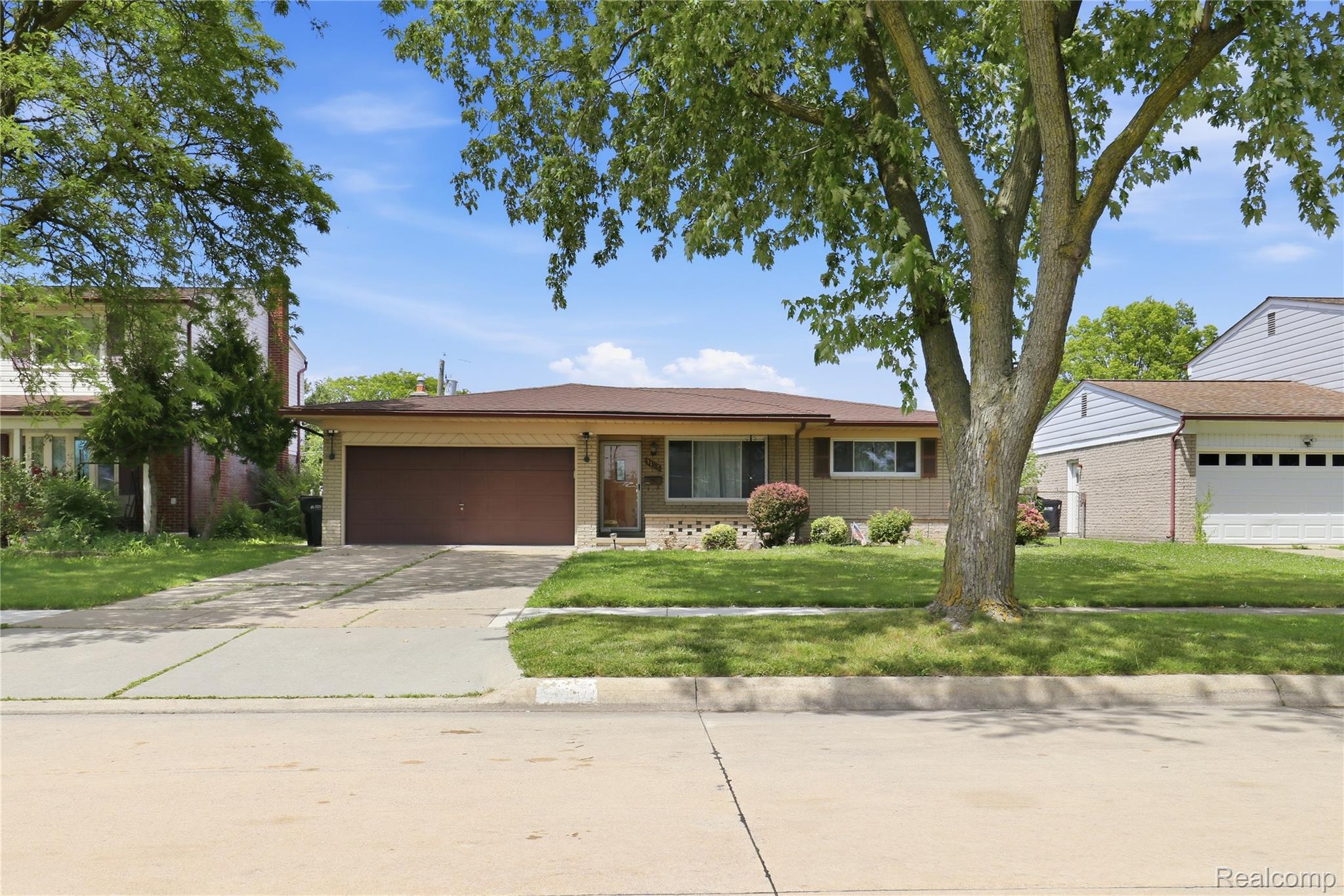 3125 Hedge Drive Property Photo 2
