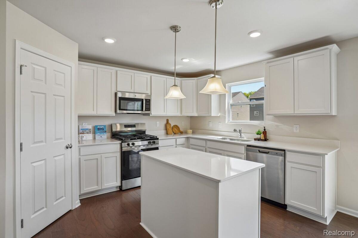 709 Whisperwood Way Property Photo 4
