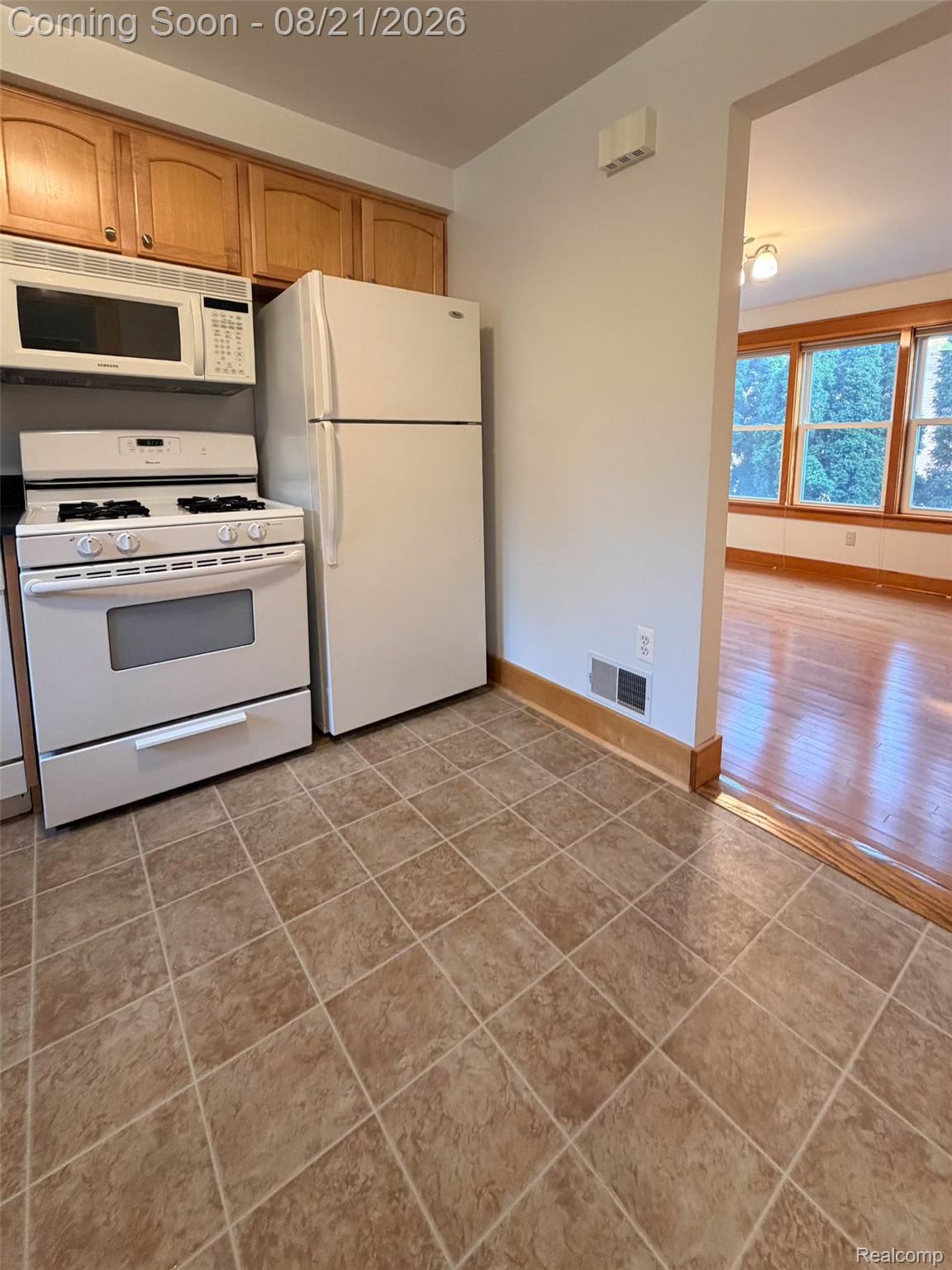 1261 S Birch Street Property Photo 4