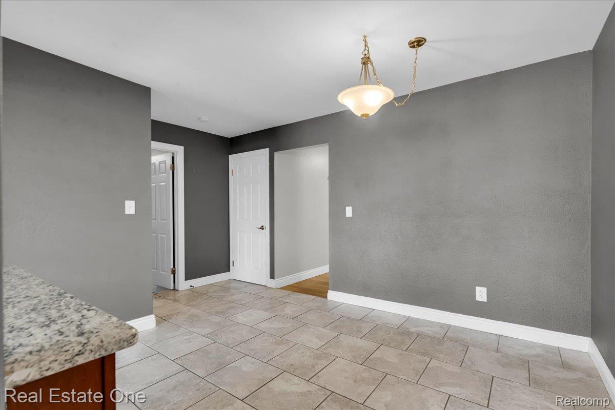 5063 Abington Drive Property Photo 5