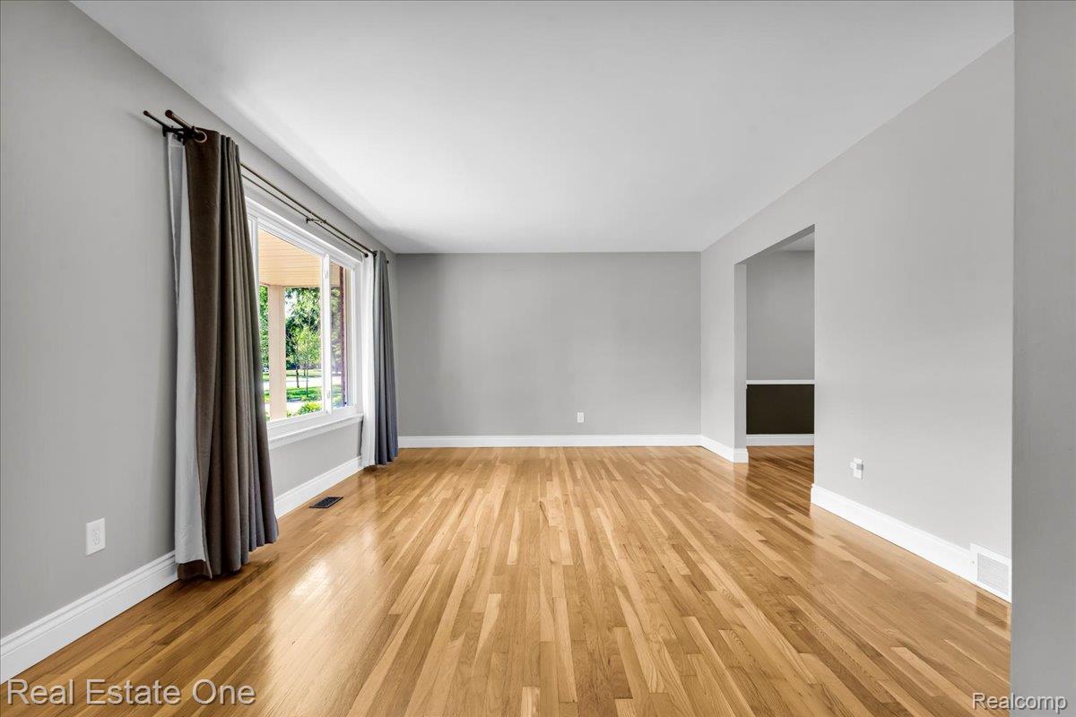 5063 Abington Drive Property Photo 8