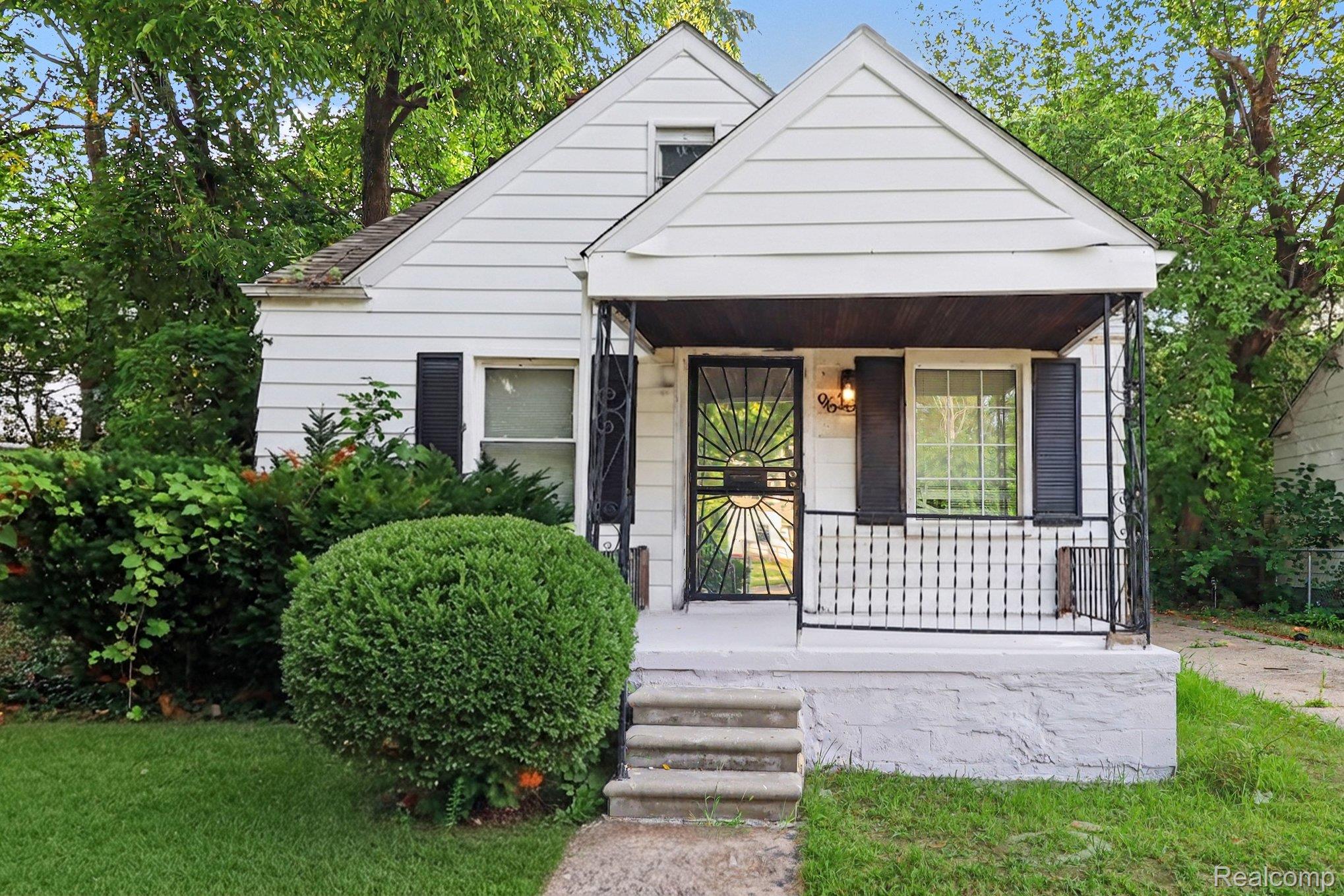 9636 Plainview Avenue Property Photo 1