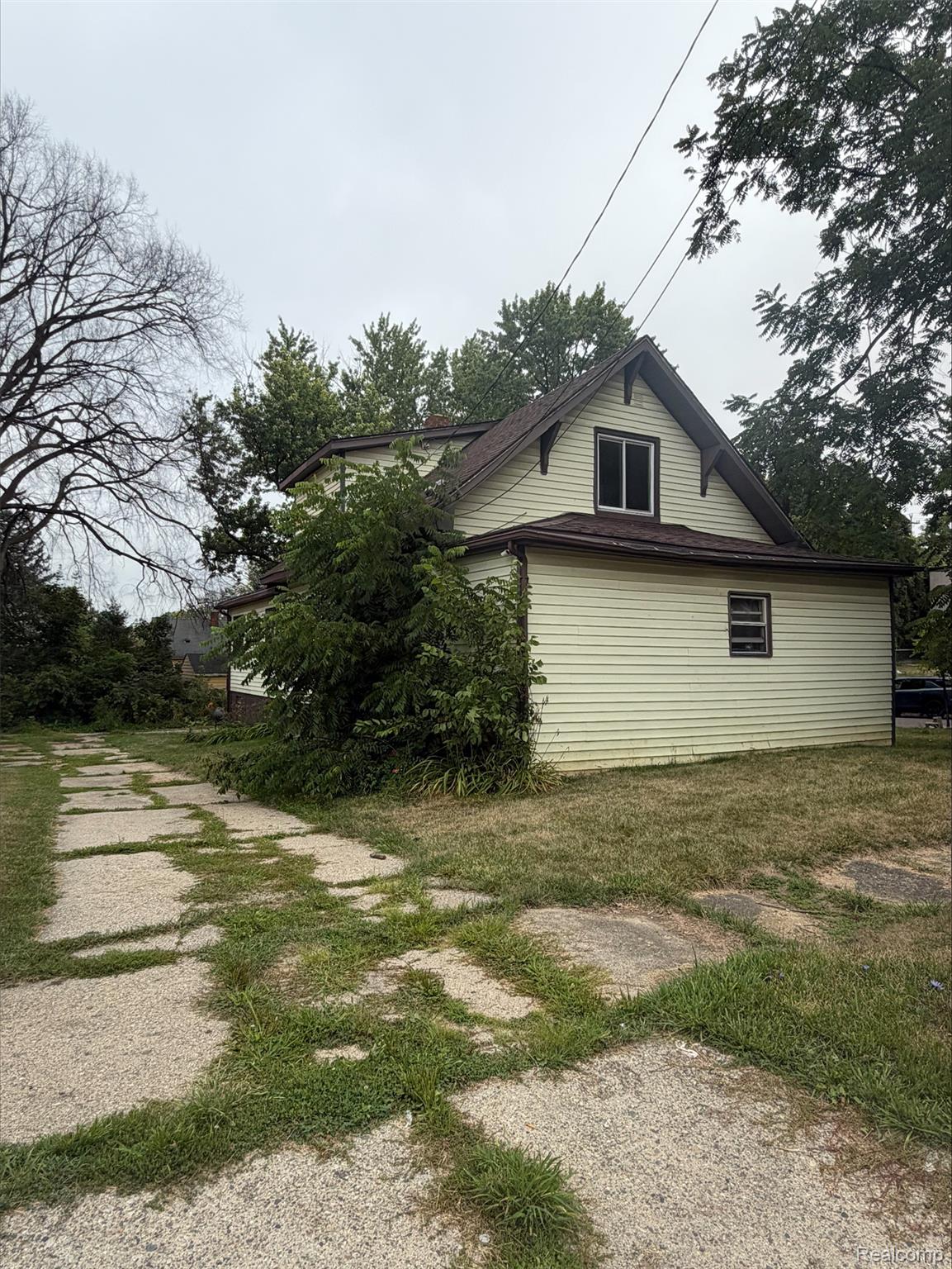 1208 W 4th Avenue Property Photo 7