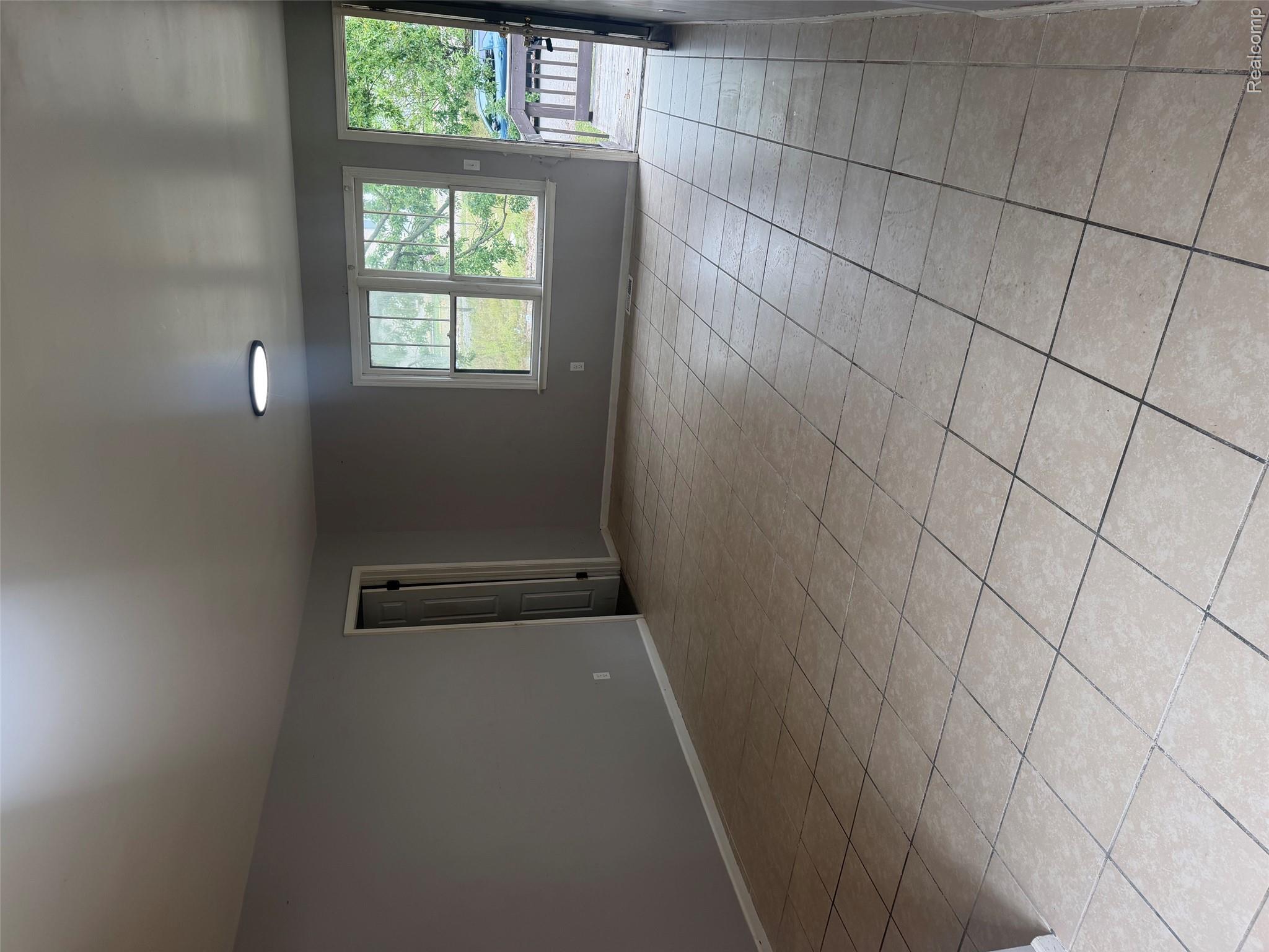 1208 W 4th Avenue Property Photo 11