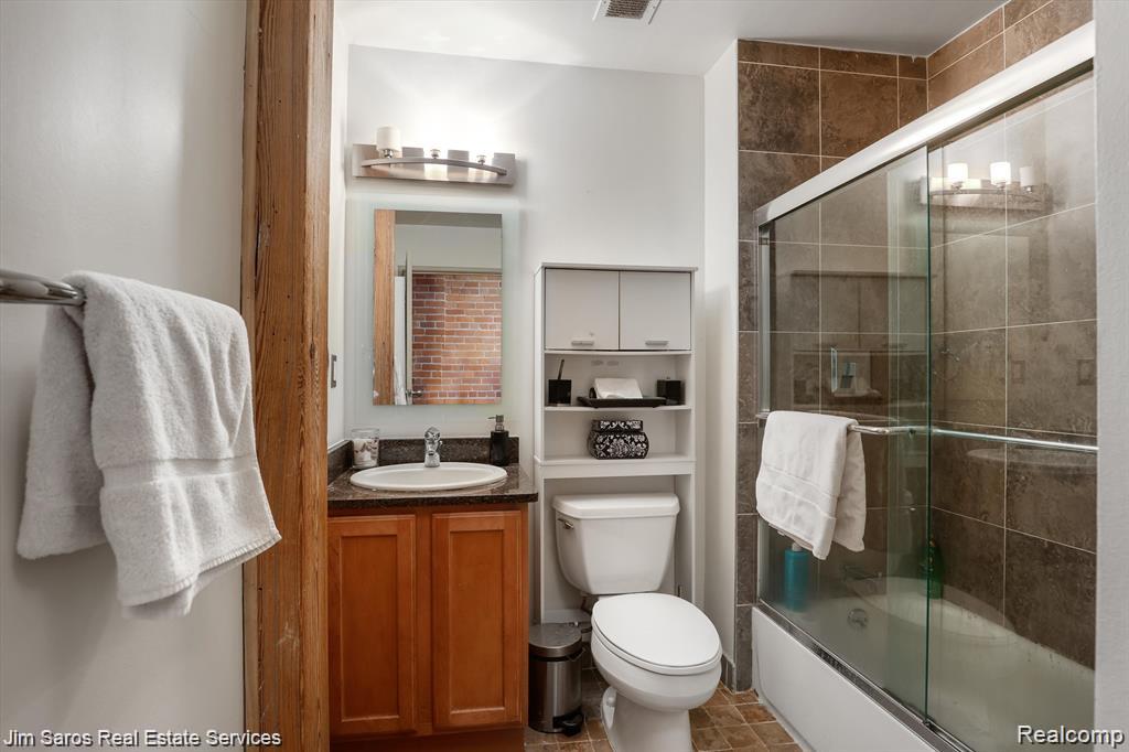 6533 E Jefferson Avenue 112 Property Photo 8