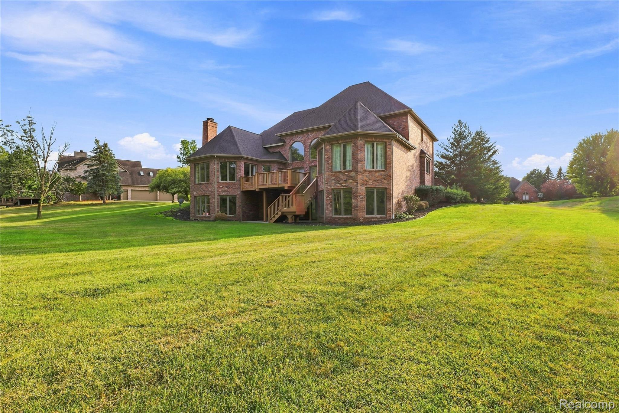 8263 Pine Hollow Trail Property Photo 4