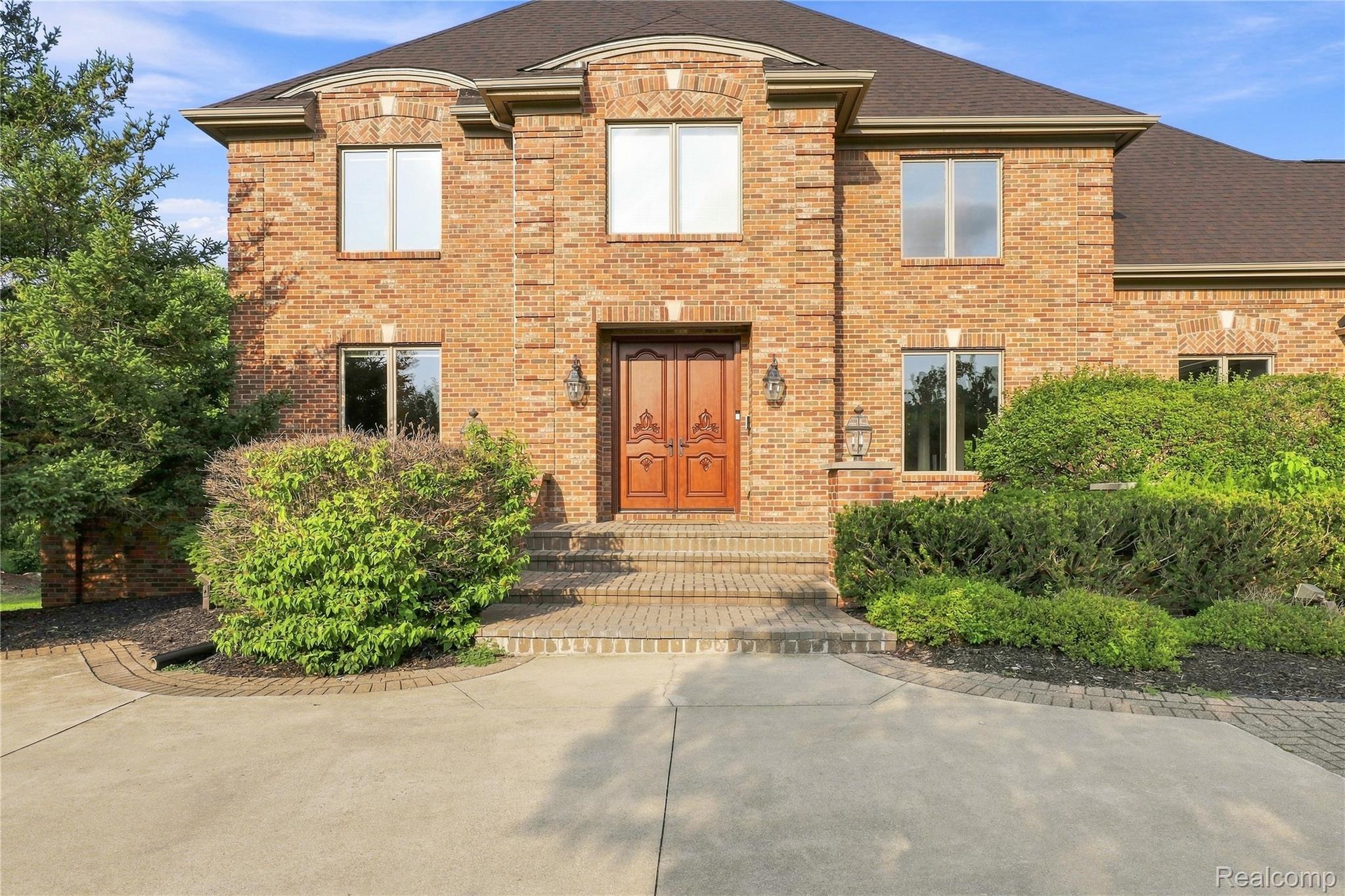 8263 Pine Hollow Trail Property Photo 6