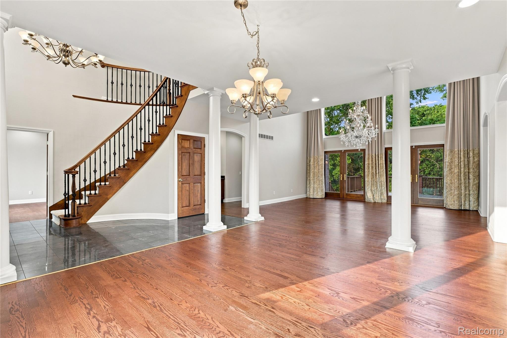 8263 Pine Hollow Trail Property Photo 9