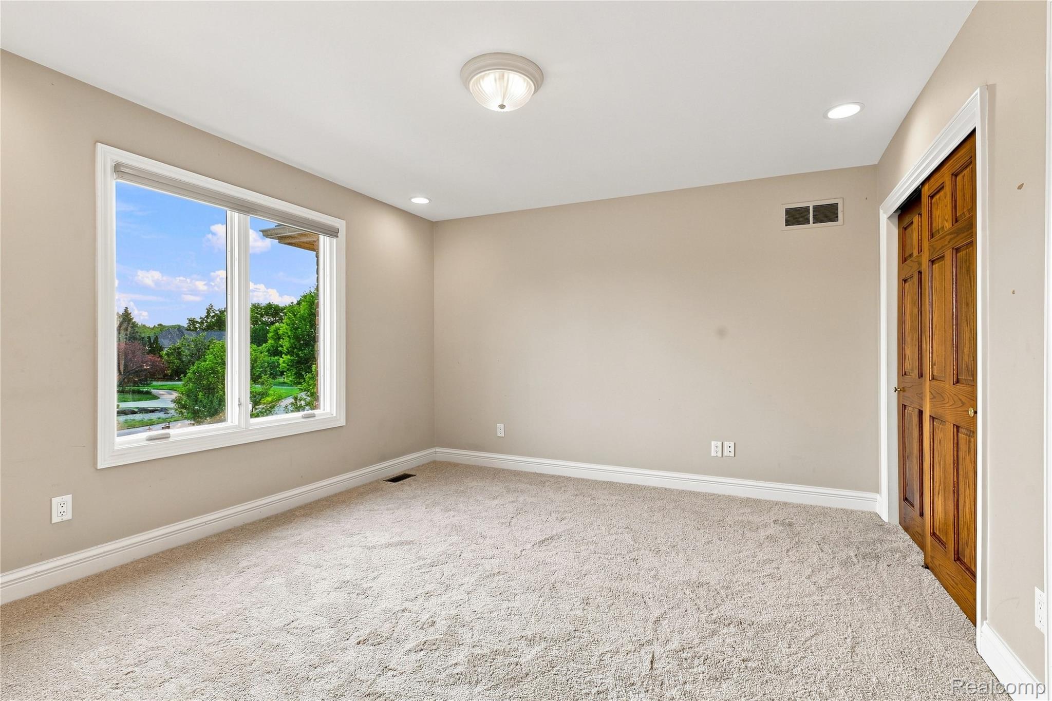 8263 Pine Hollow Trail Property Photo 30