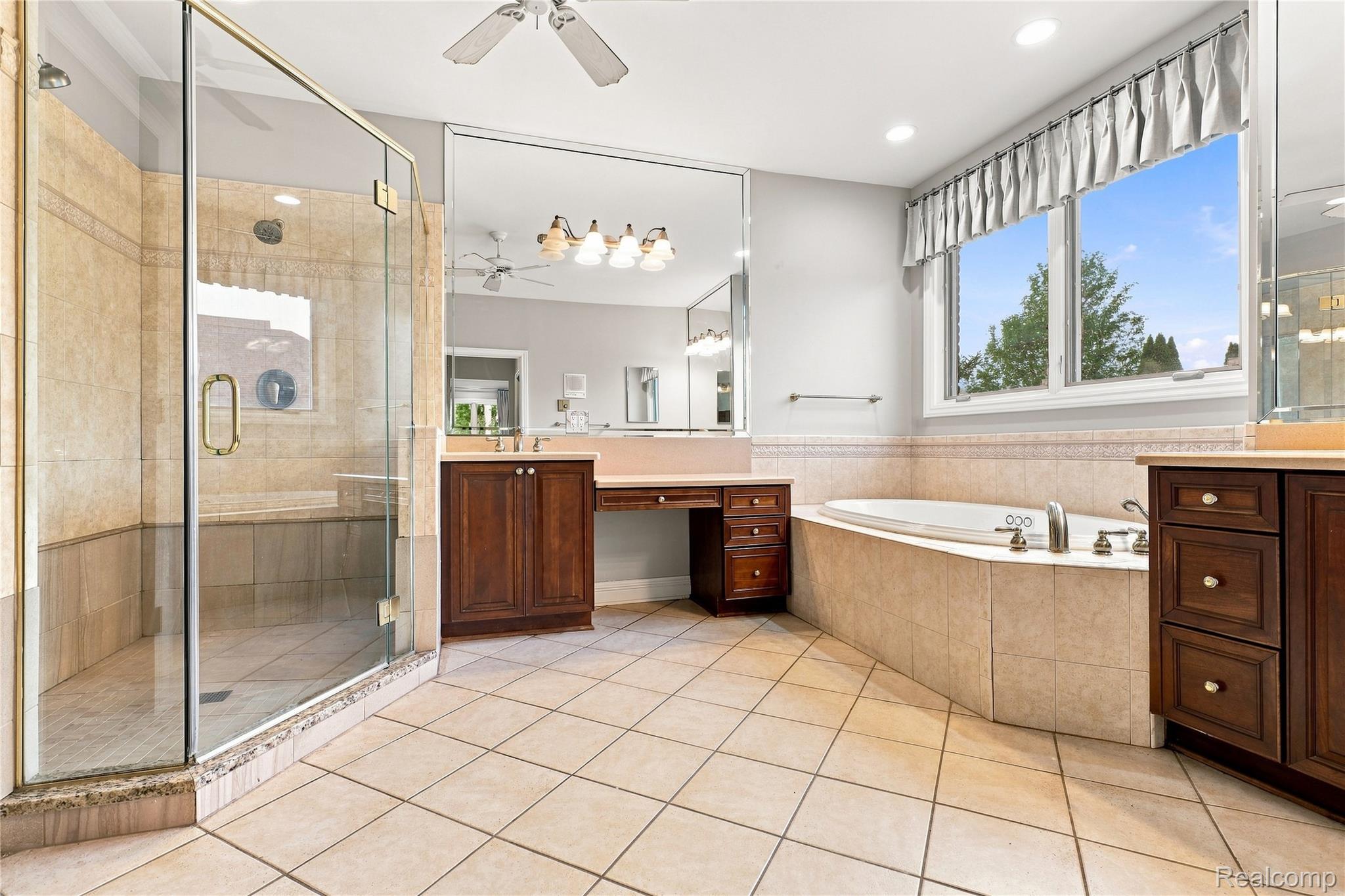 8263 Pine Hollow Trail Property Photo 32