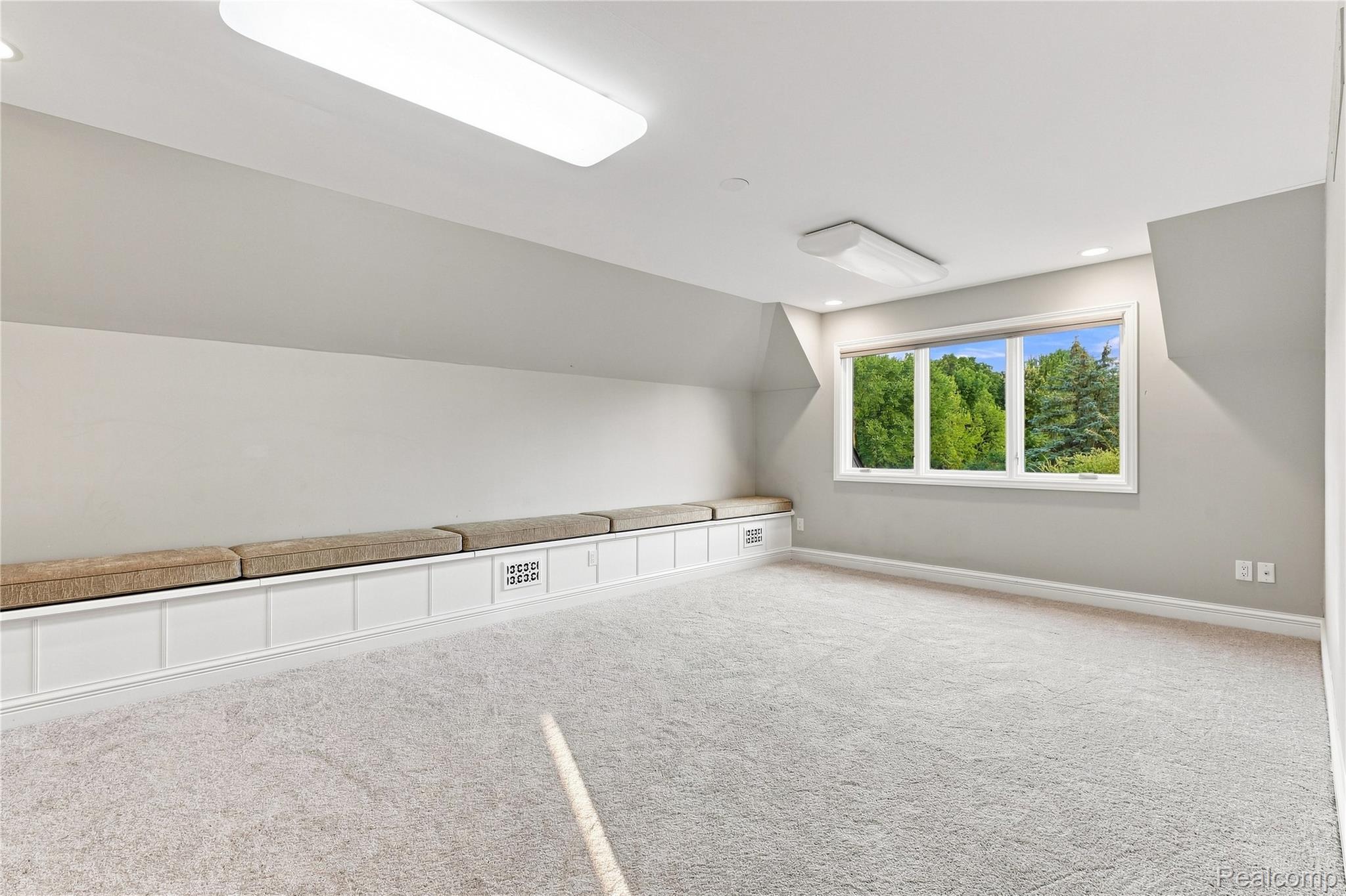 8263 Pine Hollow Trail Property Photo 38