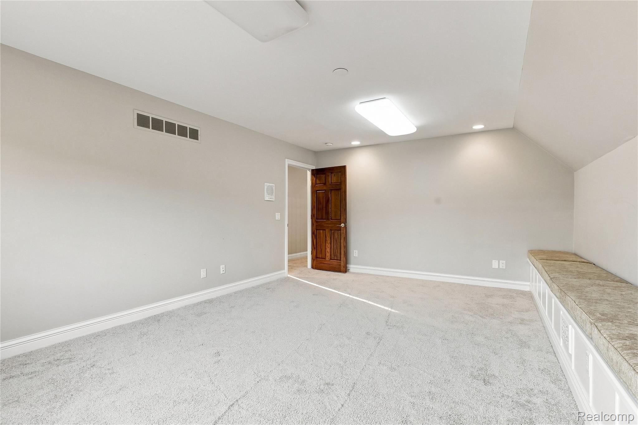 8263 Pine Hollow Trail Property Photo 39