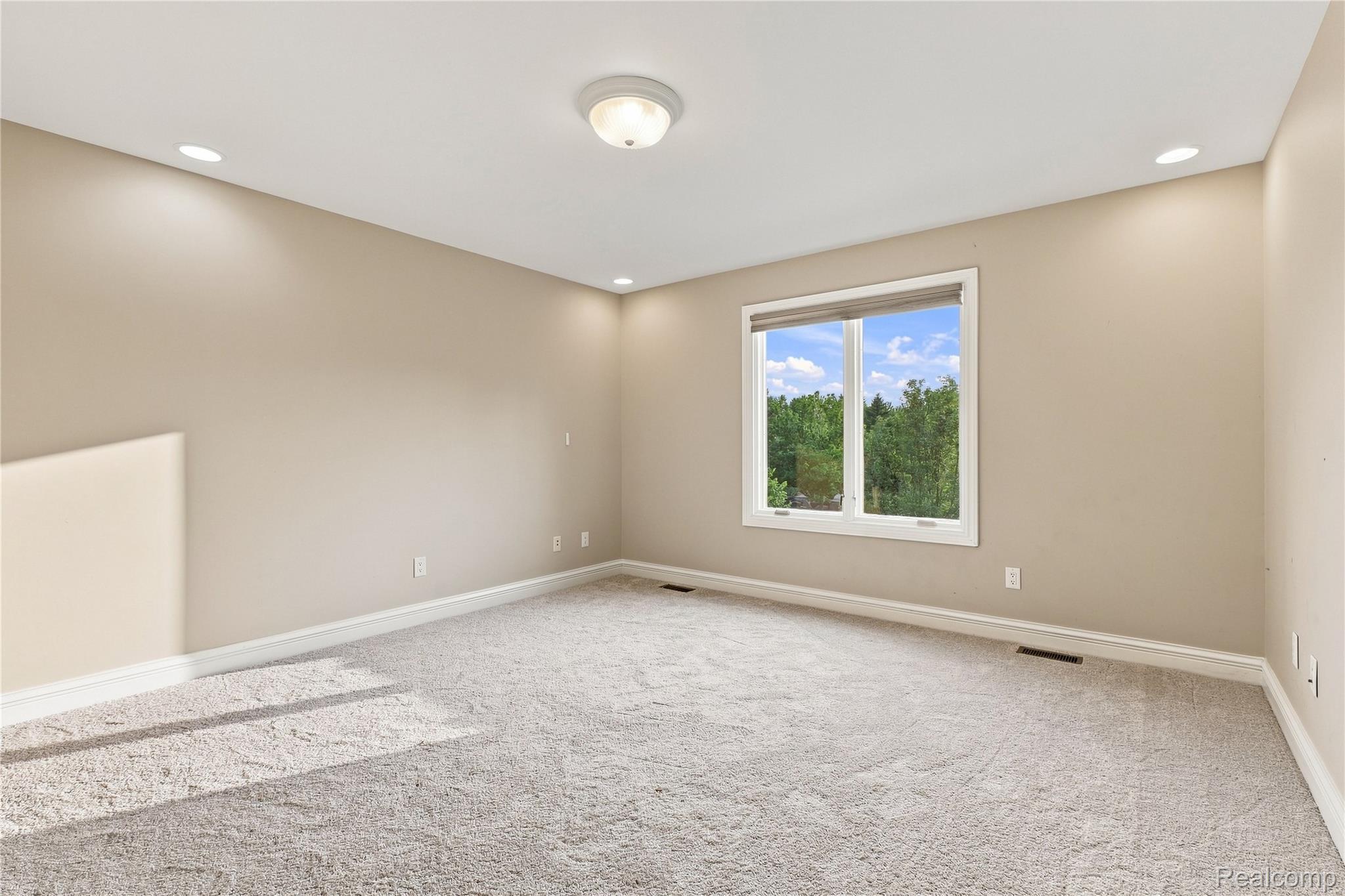8263 Pine Hollow Trail Property Photo 40