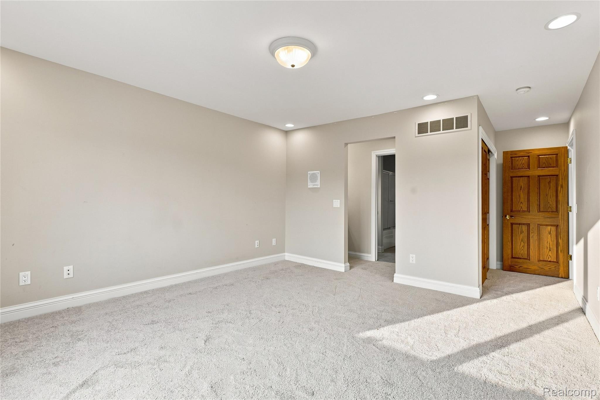8263 Pine Hollow Trail Property Photo 42