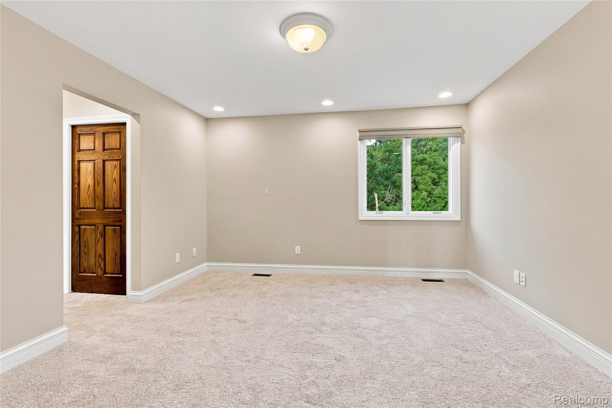 8263 Pine Hollow Trail Property Photo 44