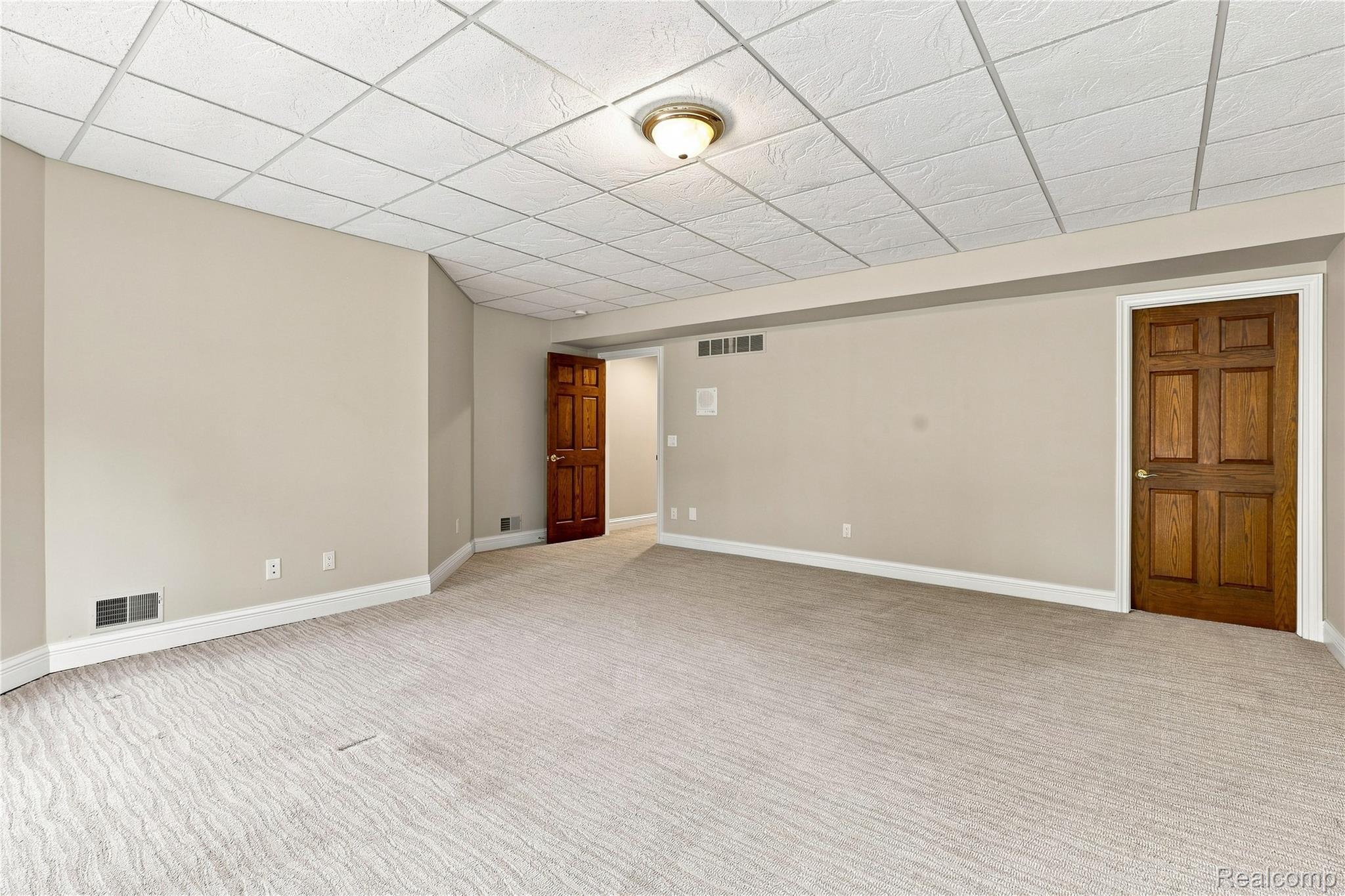 8263 Pine Hollow Trail Property Photo 59