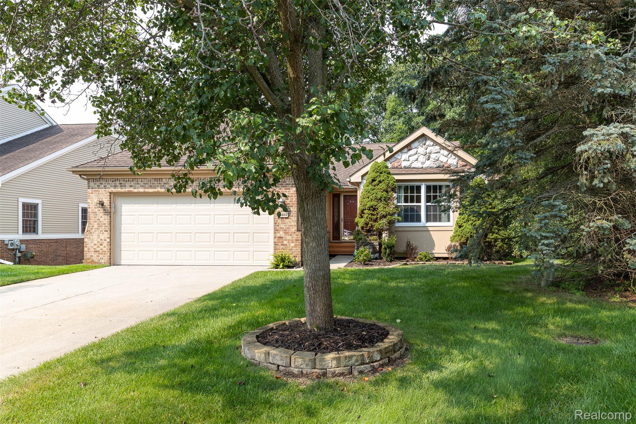 41654 Kenilworth Lane Property Photo 1