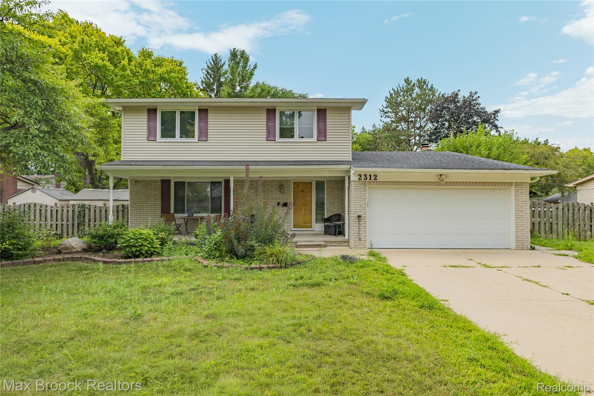 2312 Hillcrescent Drive Property Photo 1